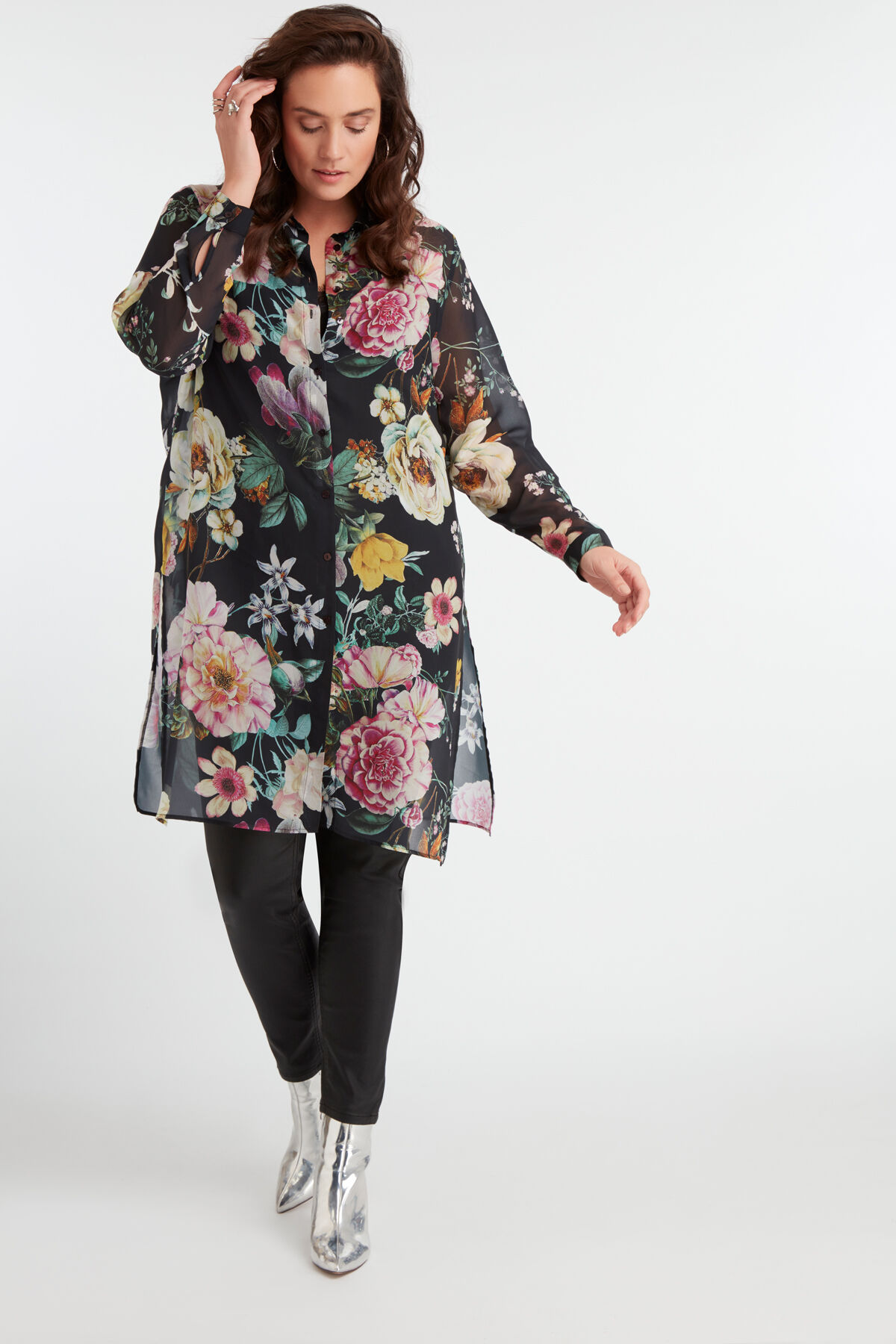 Blusa transparente con estampado image number 3