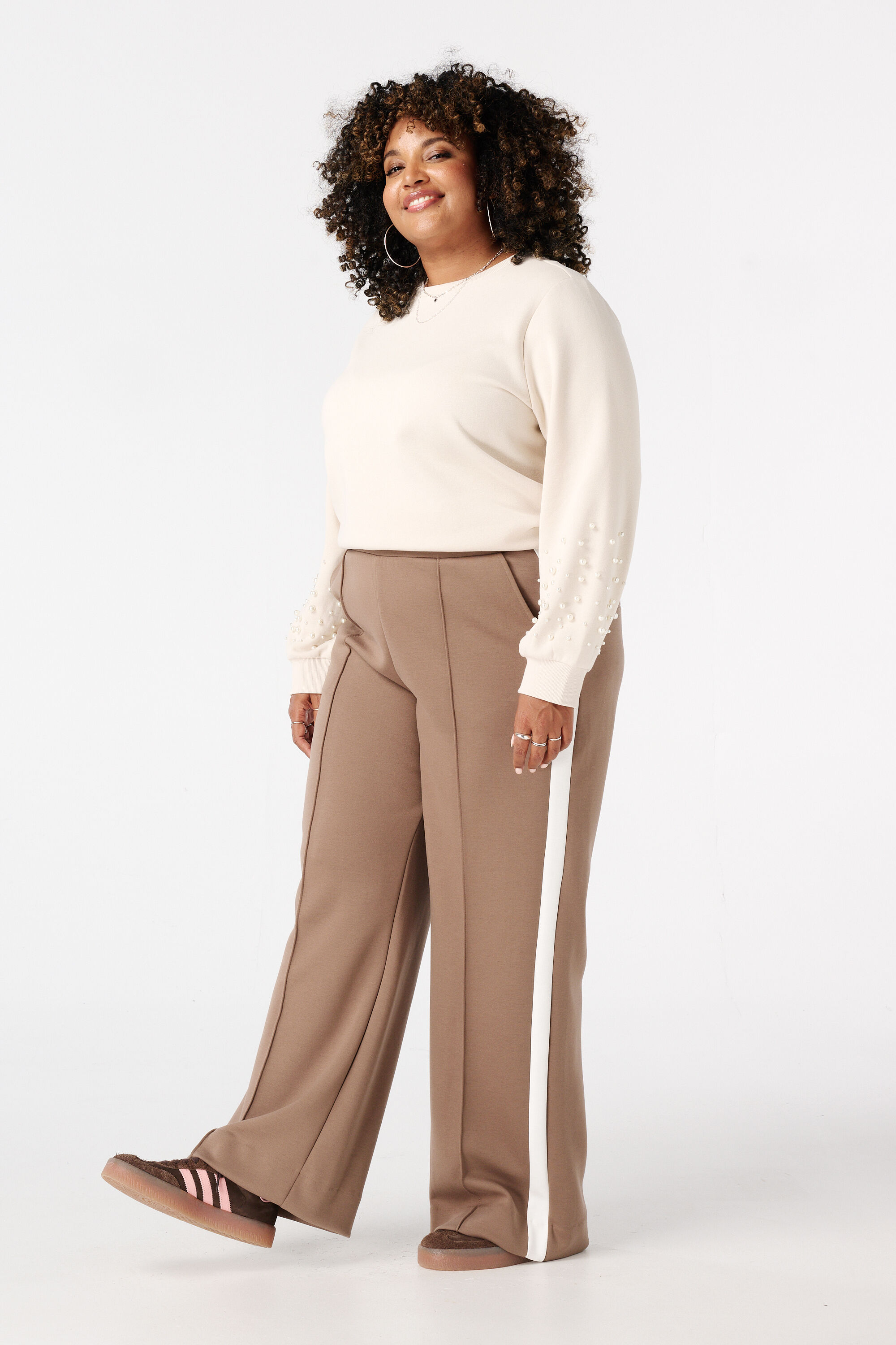 Jersey con detalle de perlas image number 5