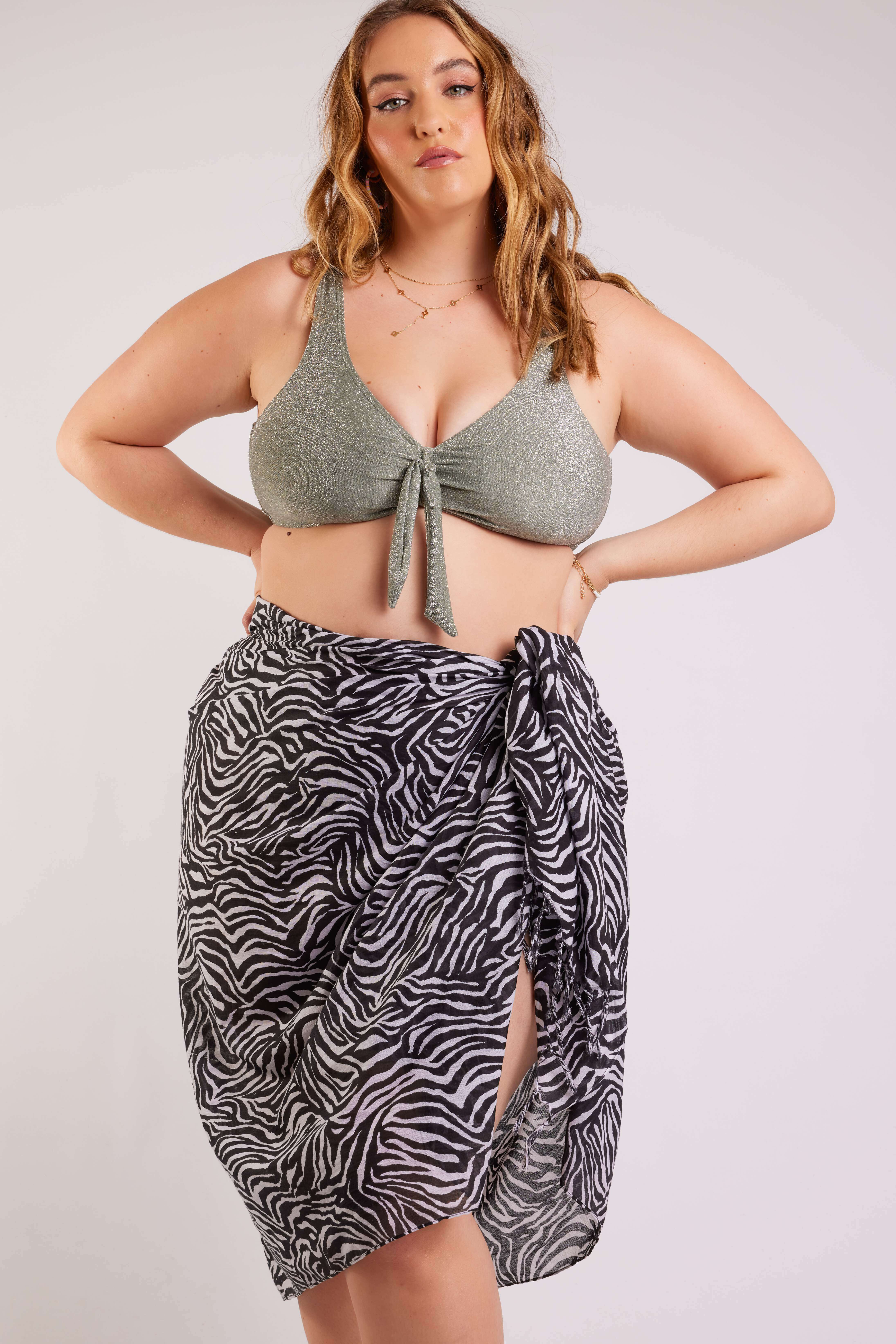 Pareo con estampado de cebra.  image number 6