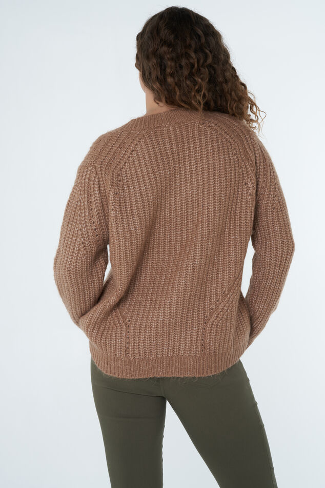 Suéter de punto grueso con escote en V image number 4