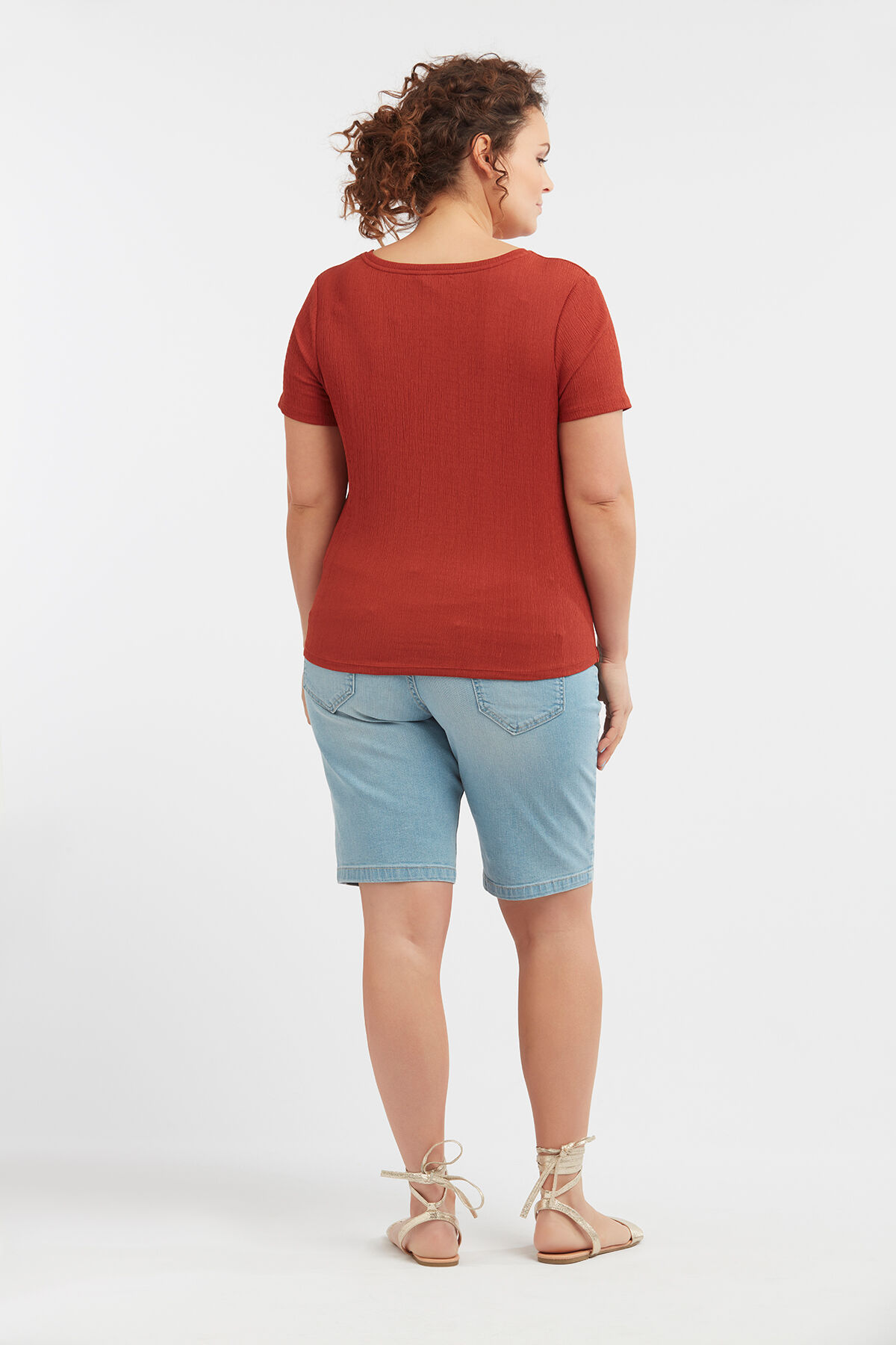 Camiseta con detalle anudado image number 5