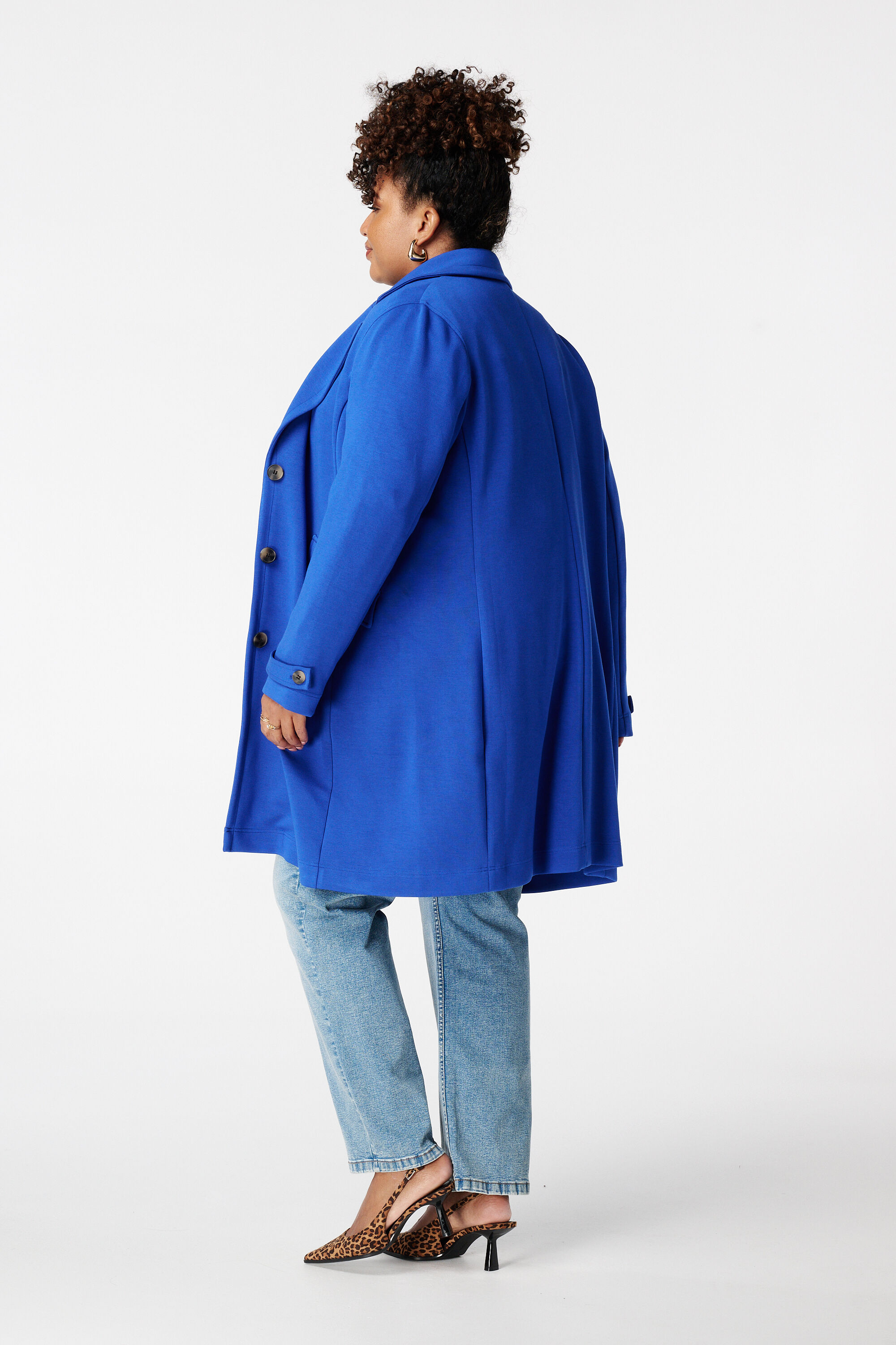 Abrigo con cierre de botones image number 3