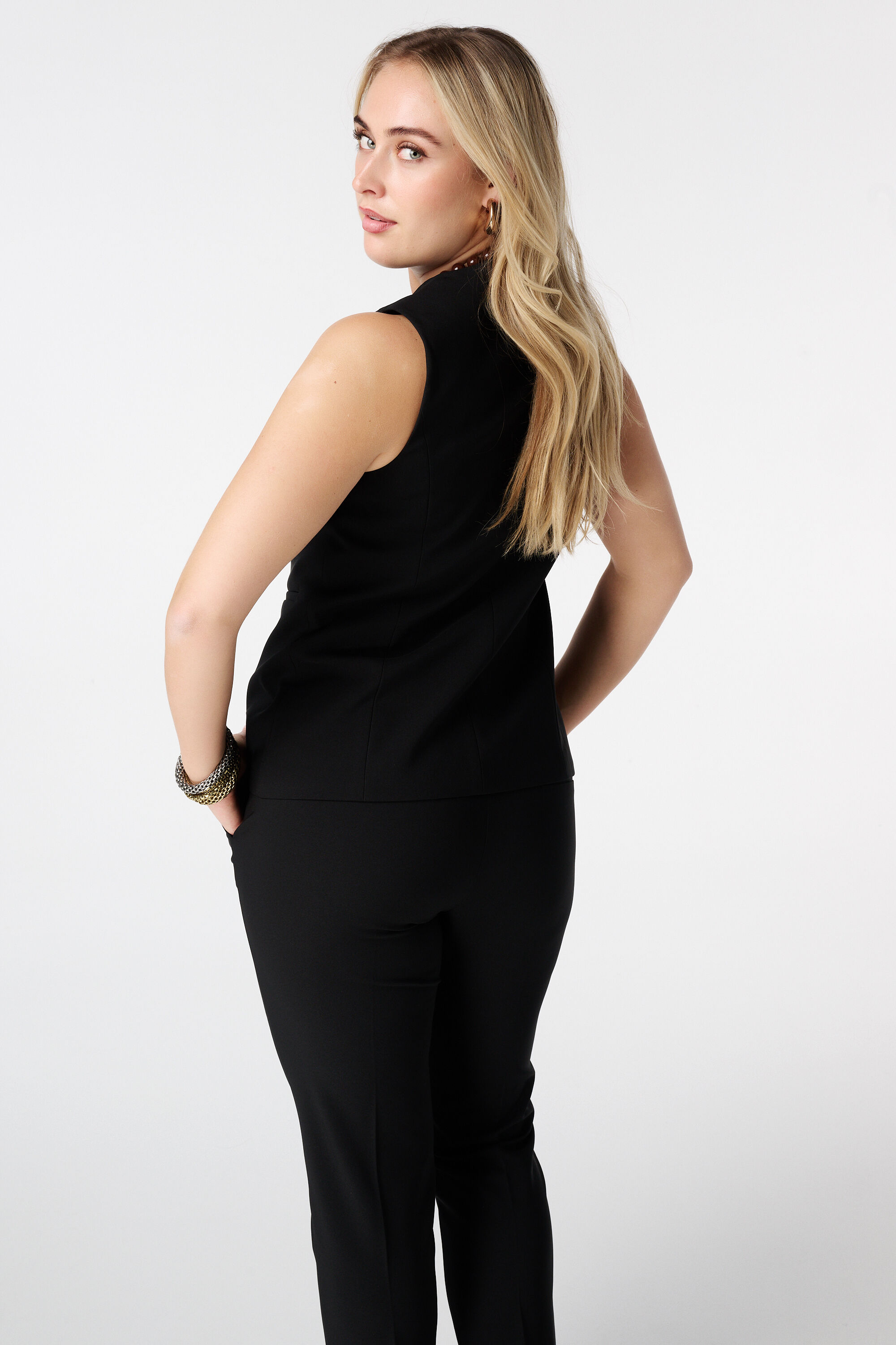 Chaleco con cierre de botones image number 3