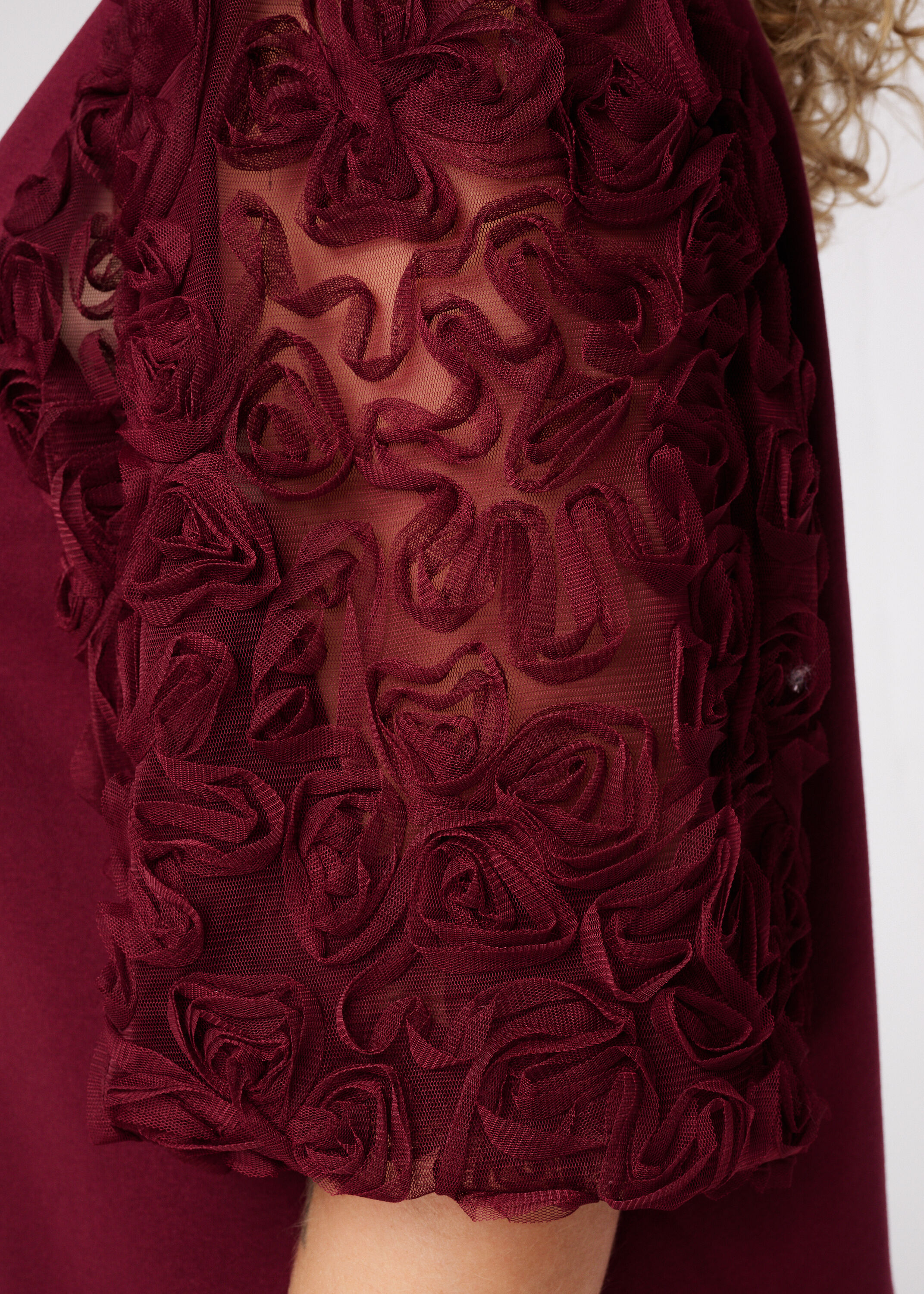 Vestido sudadera con mangas transparentes y estampado image number 6