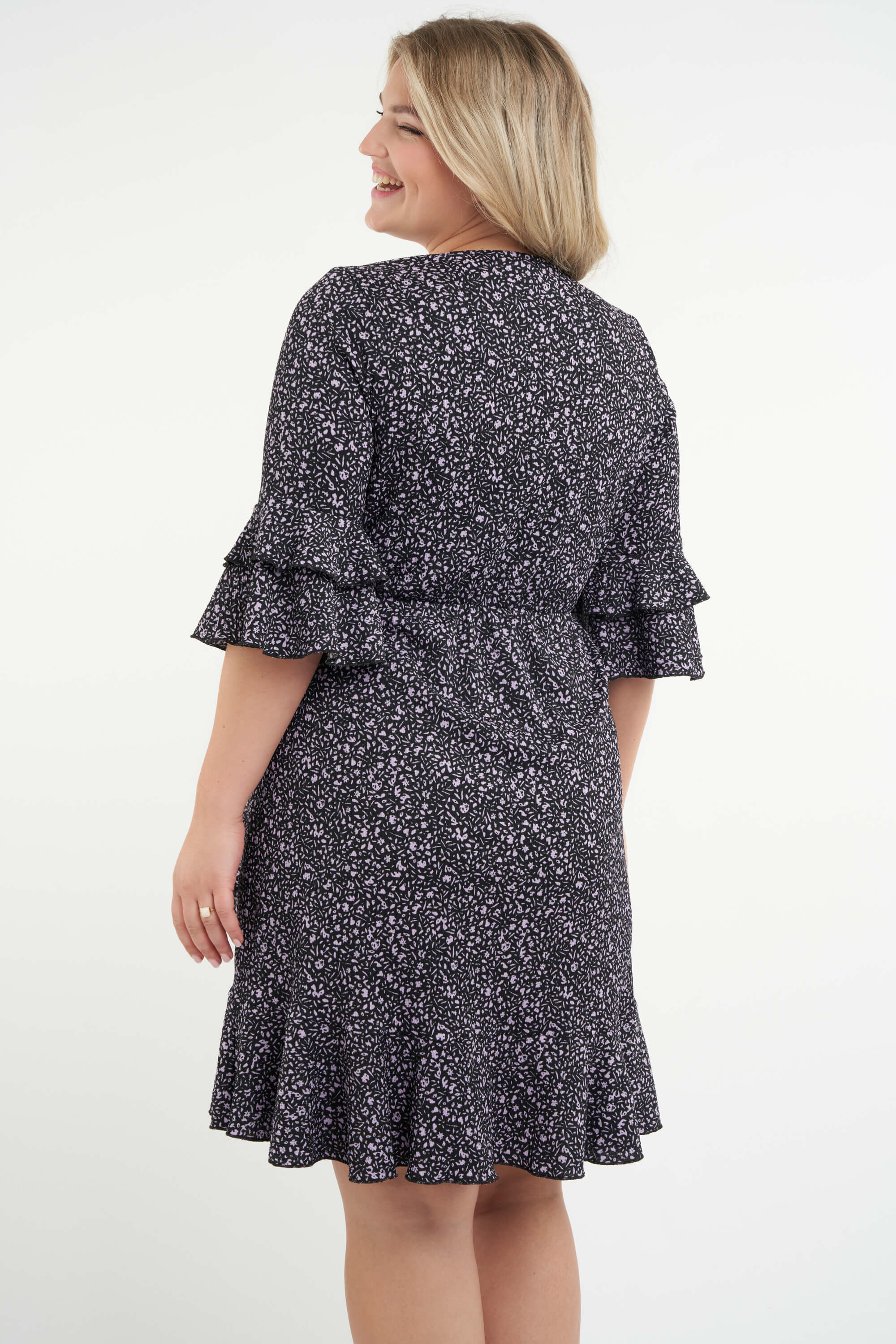 Vestido cruzado con estampado  image number 4