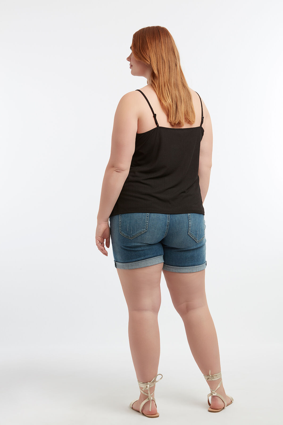 Top sin mangas con encaje image number 4