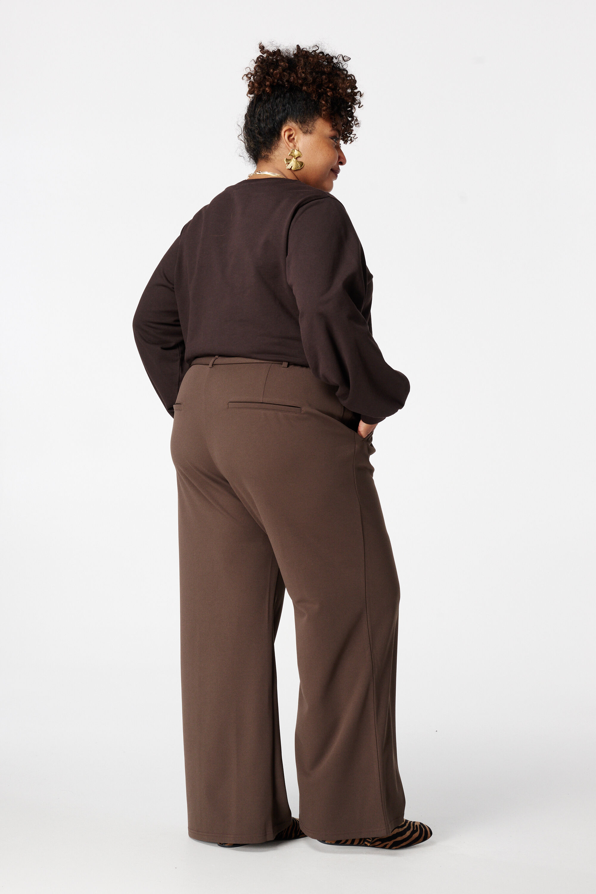 Pantal&oacute;n recto con cintur&oacute;n image number 3