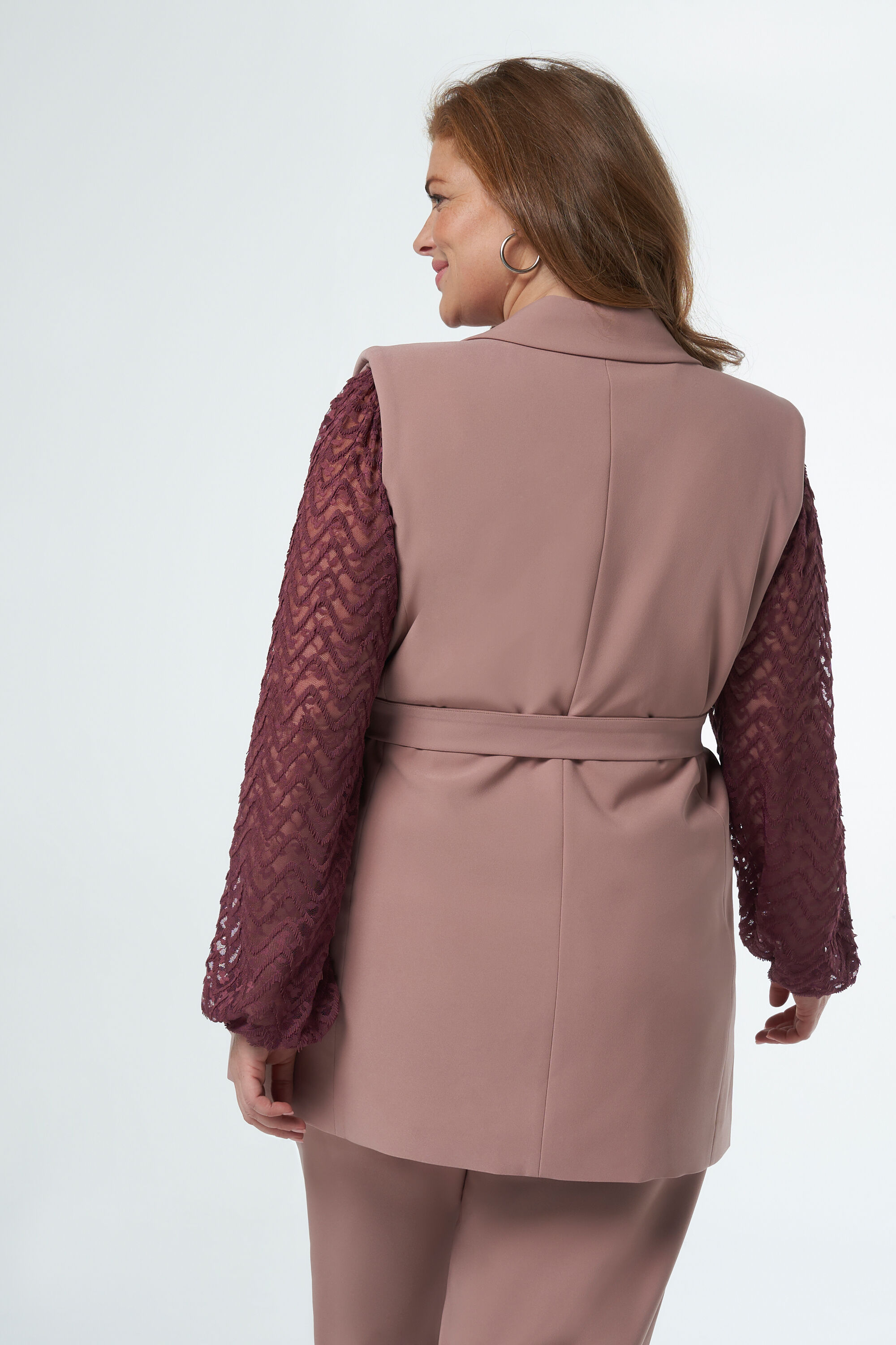 Chaleco con cinto image number 3