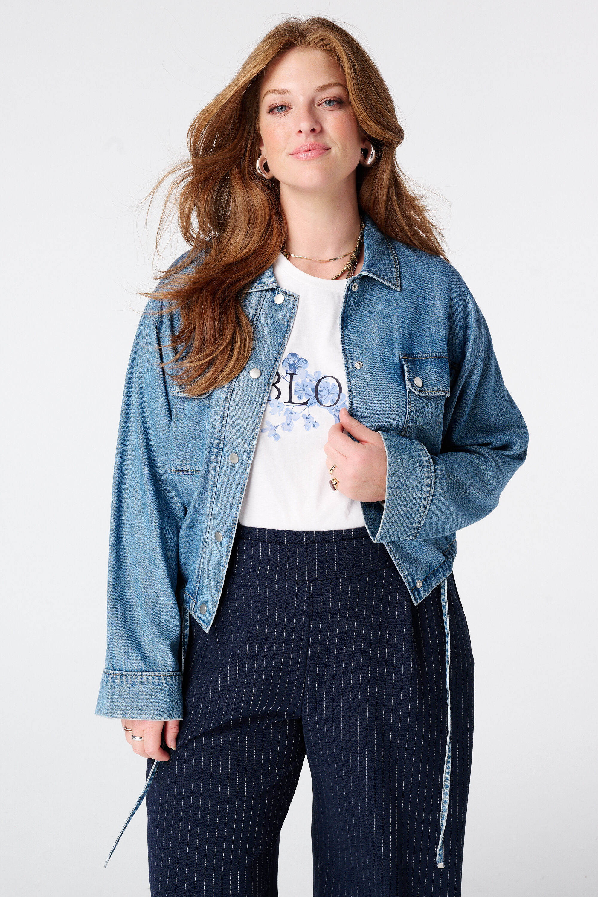 Chaqueta vaquera con cordones para anudar