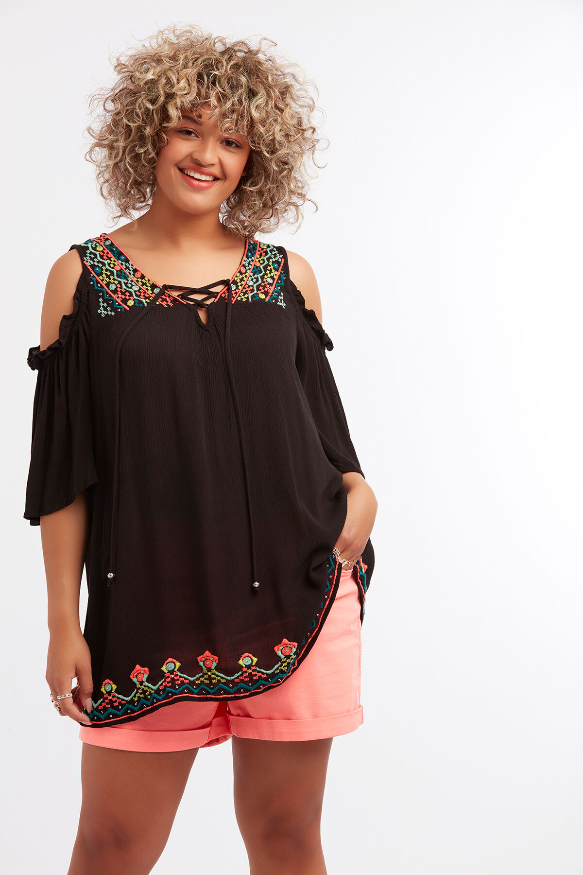 Blusa bordada image number 3