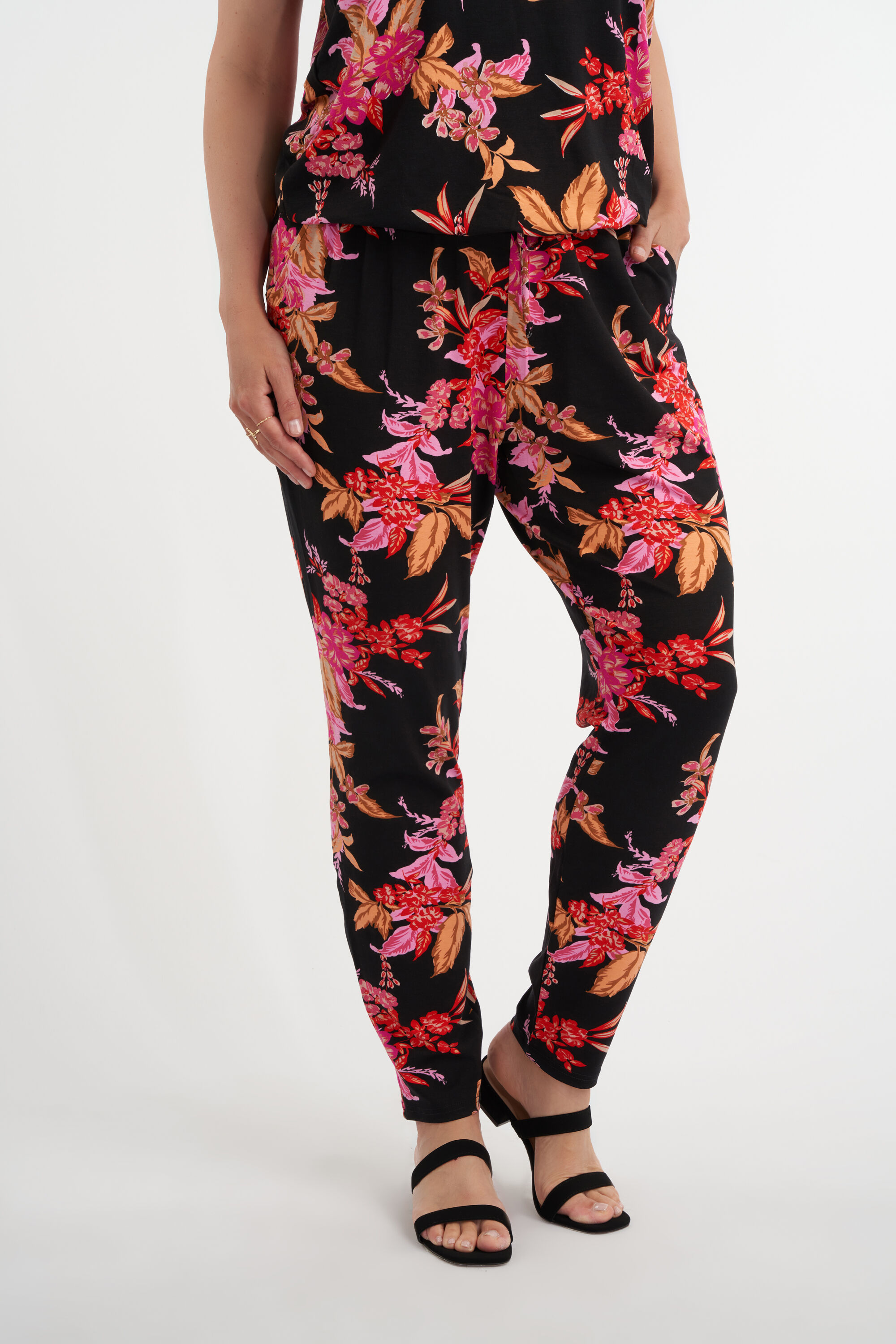 Pantalones holgados  image number 5