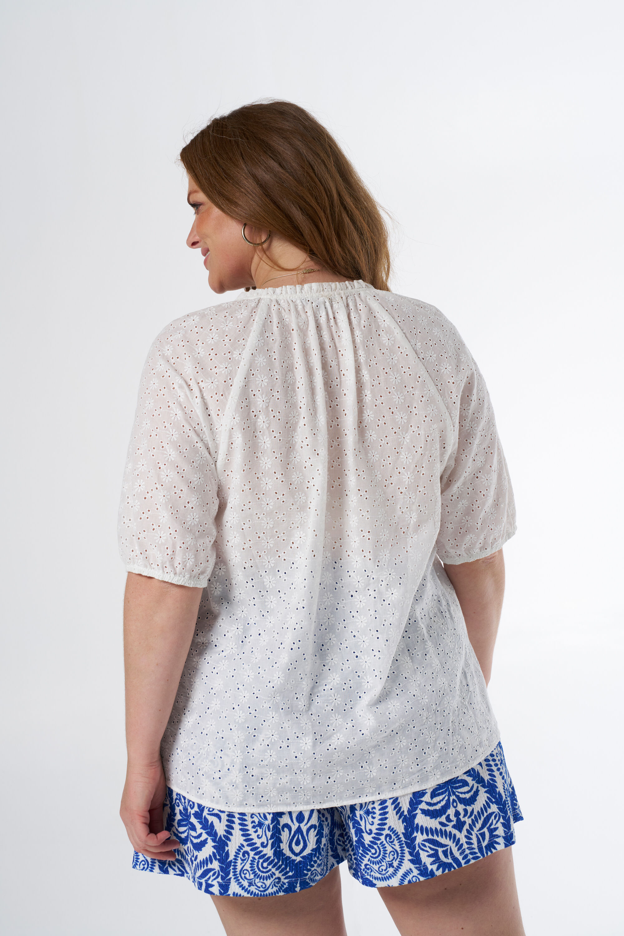 Blusa con lazo como detalle image number 3