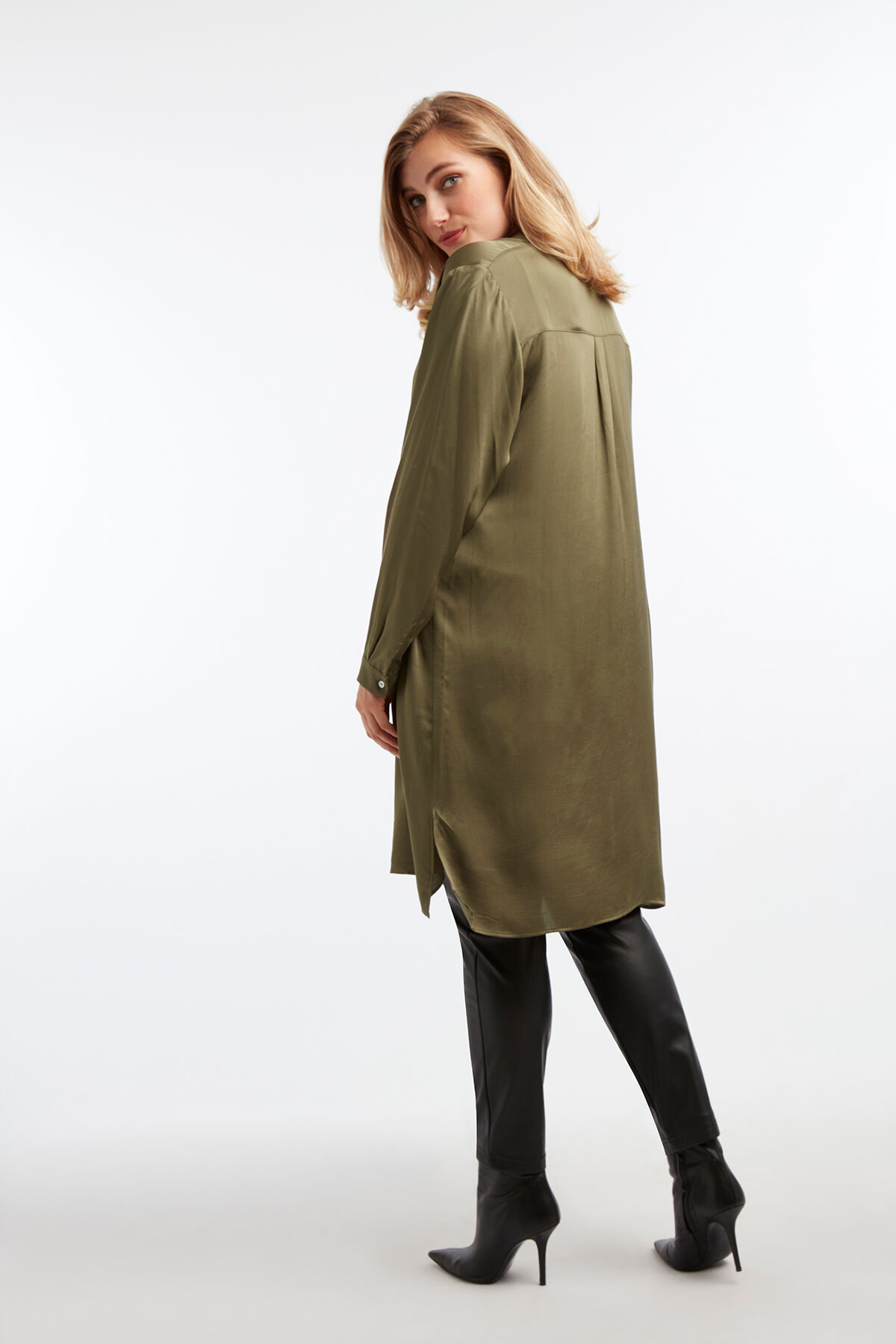 Blusa de sat&eacute;n image number 4