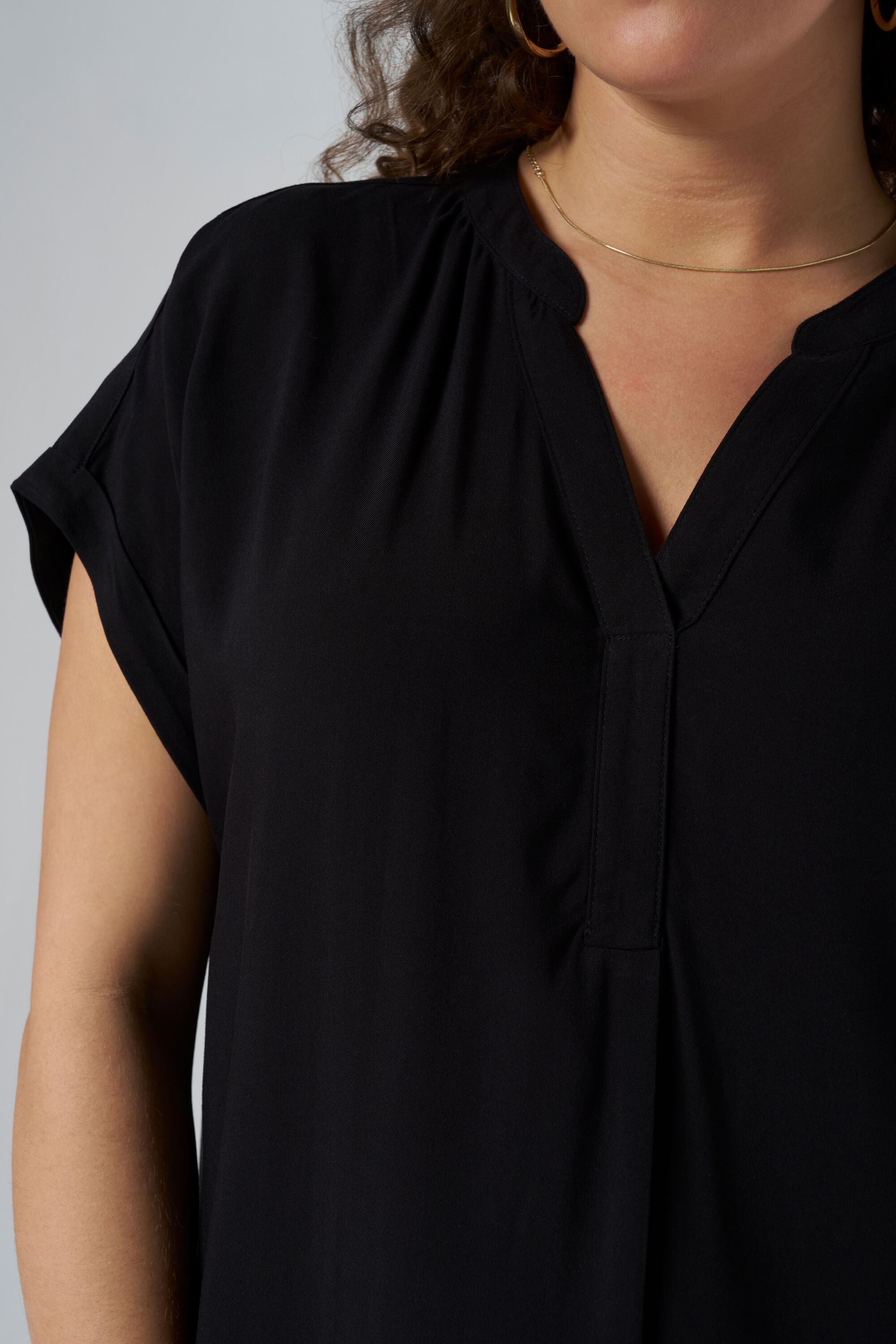 Vestido de corte holgado con escote en V  image number 5