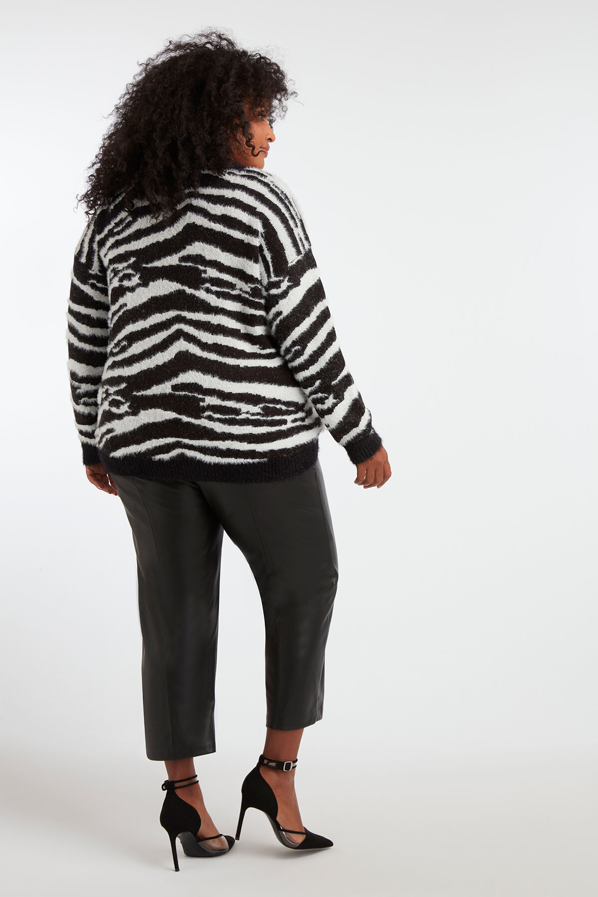 Su&eacute;ter con estampado de cebra  image number 6