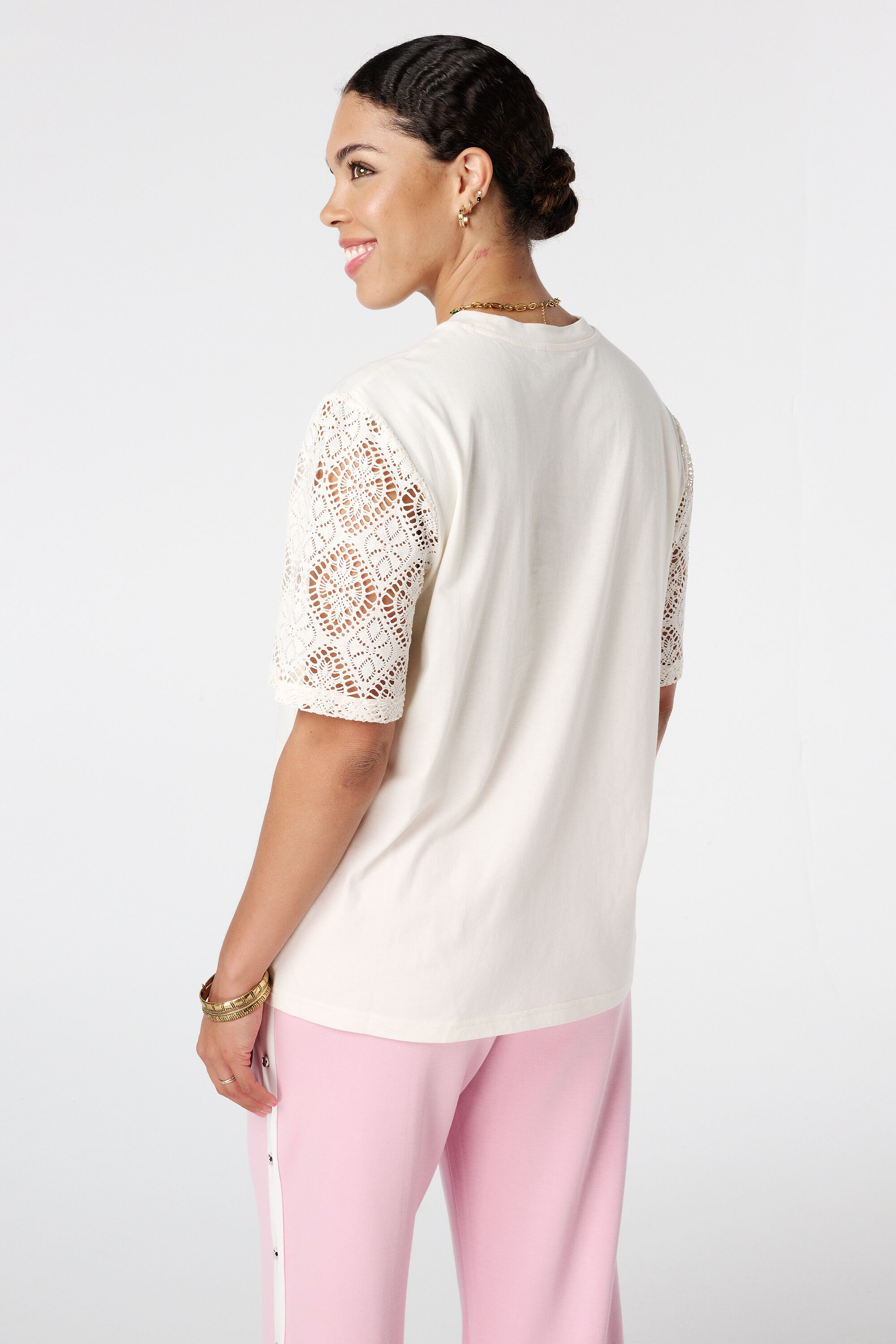 Camiseta con mangas bordadas image number 3