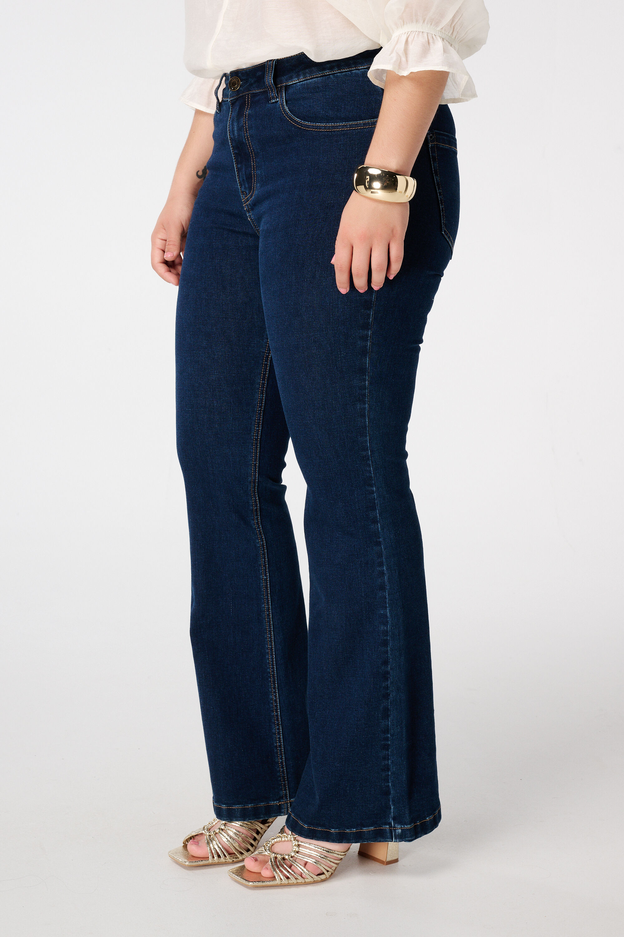 Jeans de pierna acampanada JASMIN image number 5