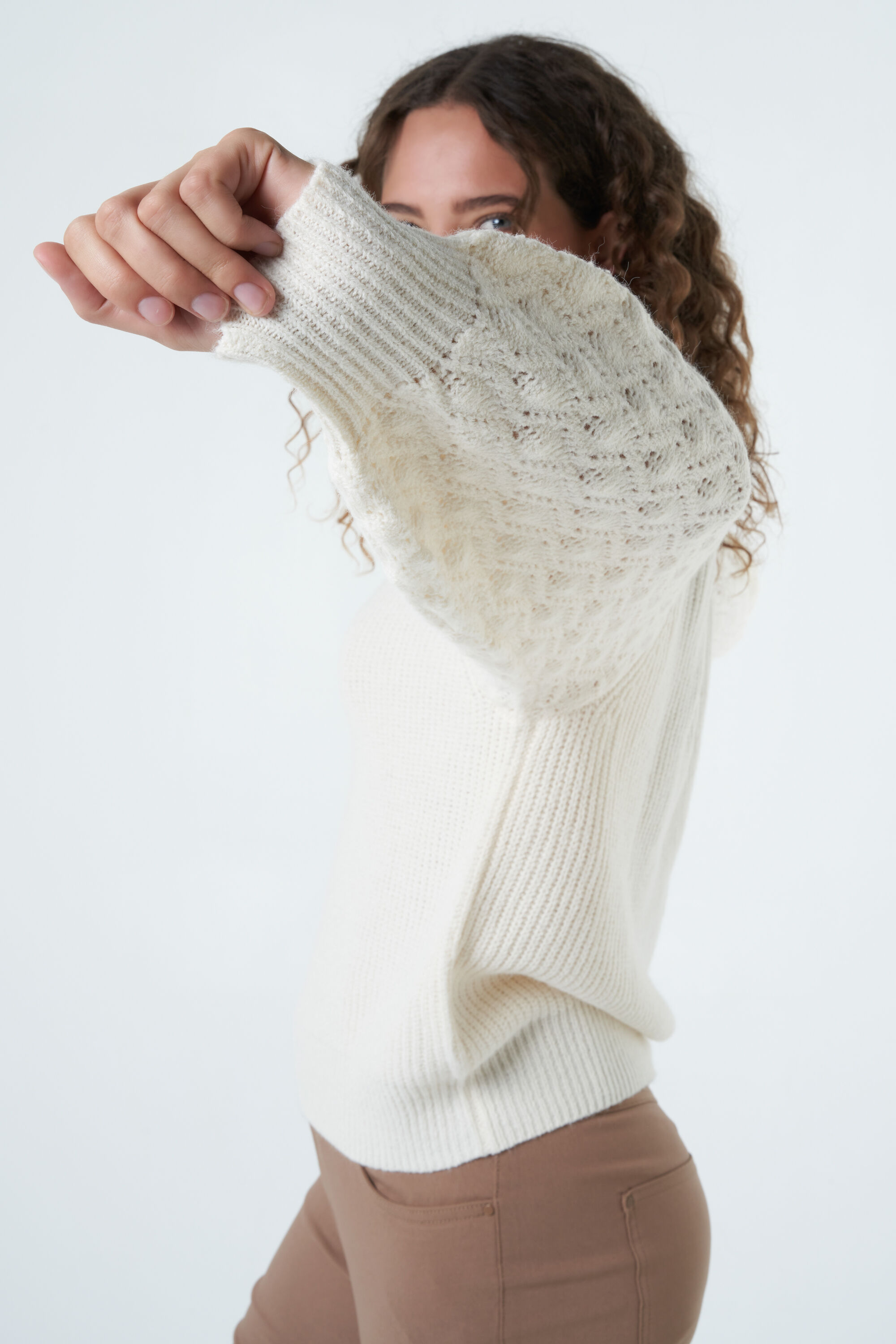 Su&eacute;ter con detalles image number 5