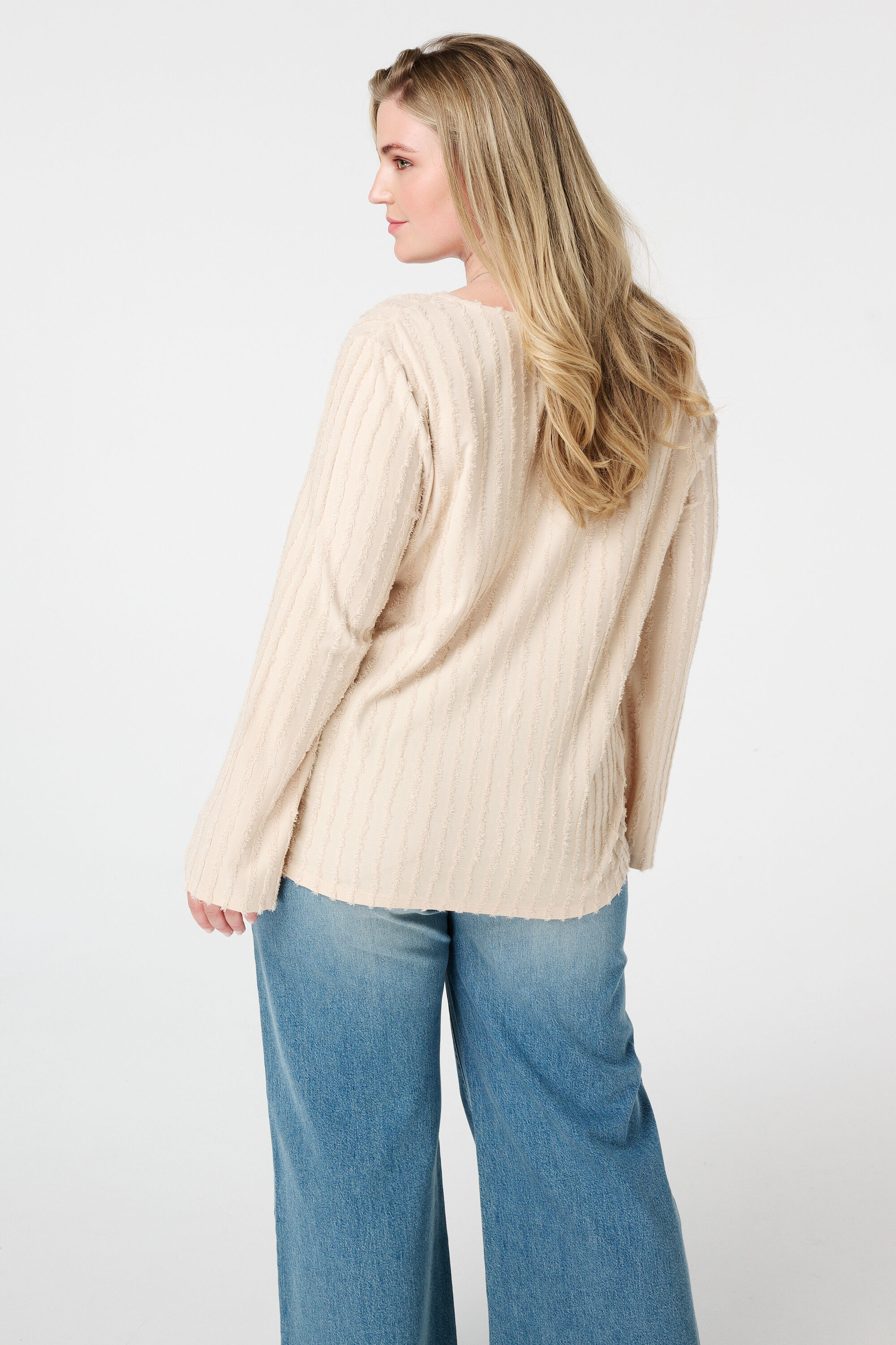 Top con textura de flecos image number 3