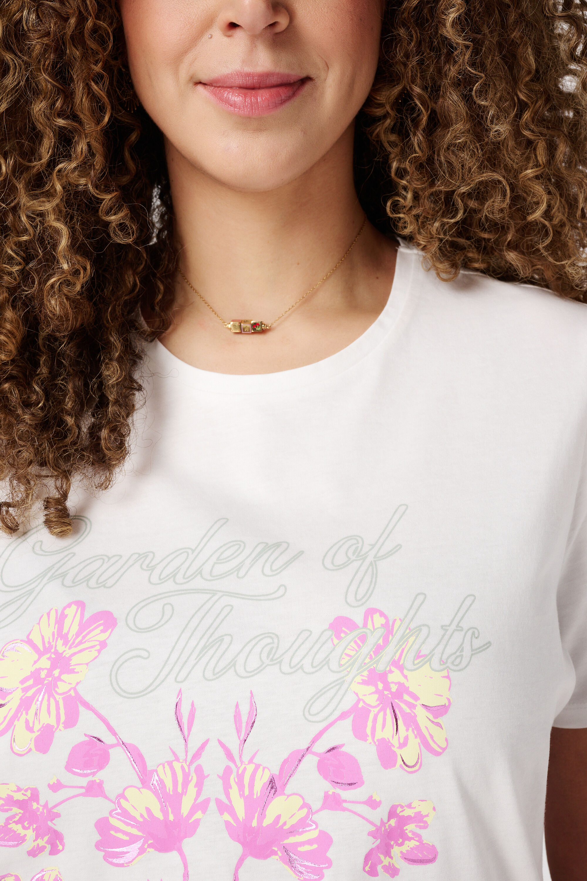 Camiseta con estampado floral image number 4