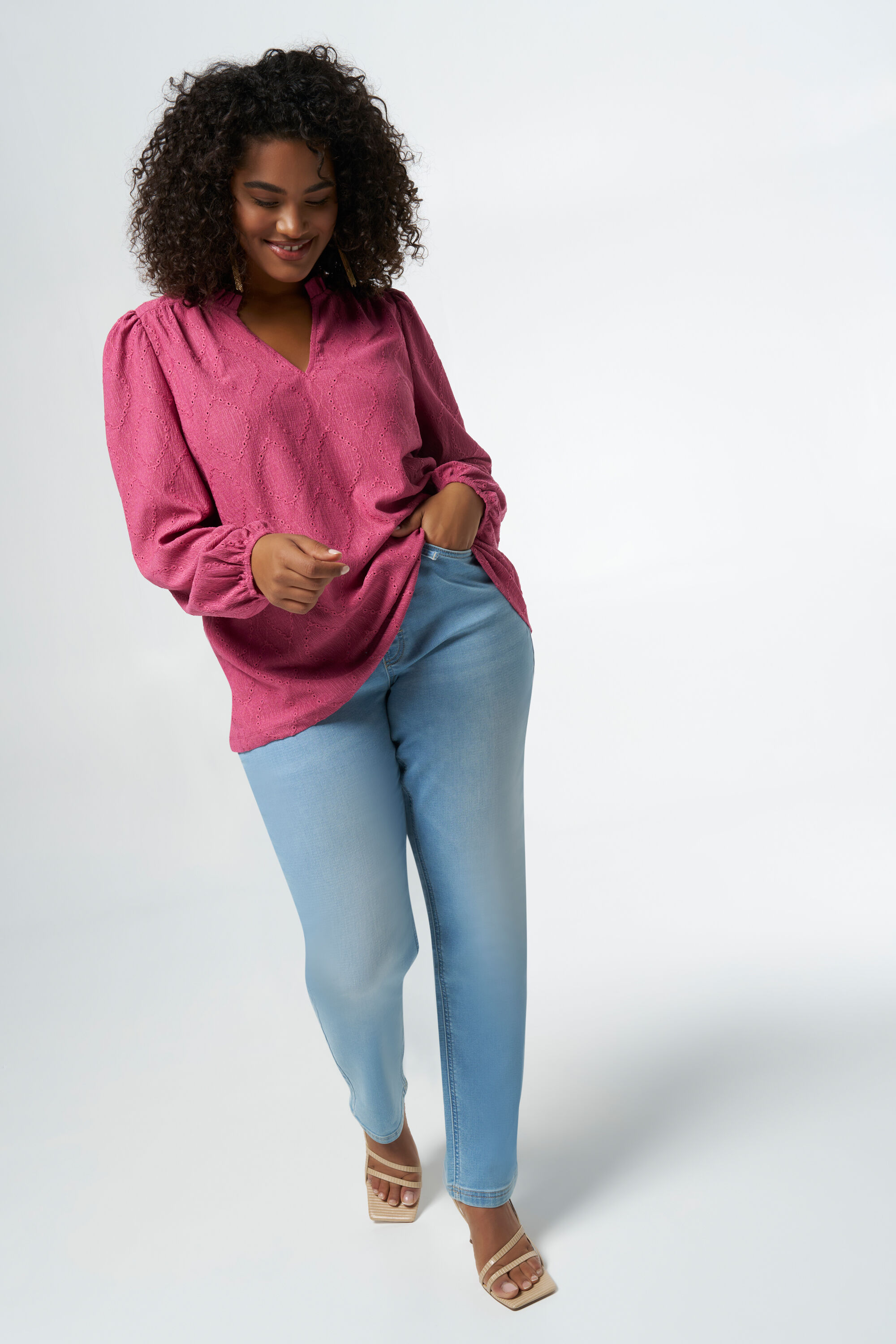 Top bordado image number 5