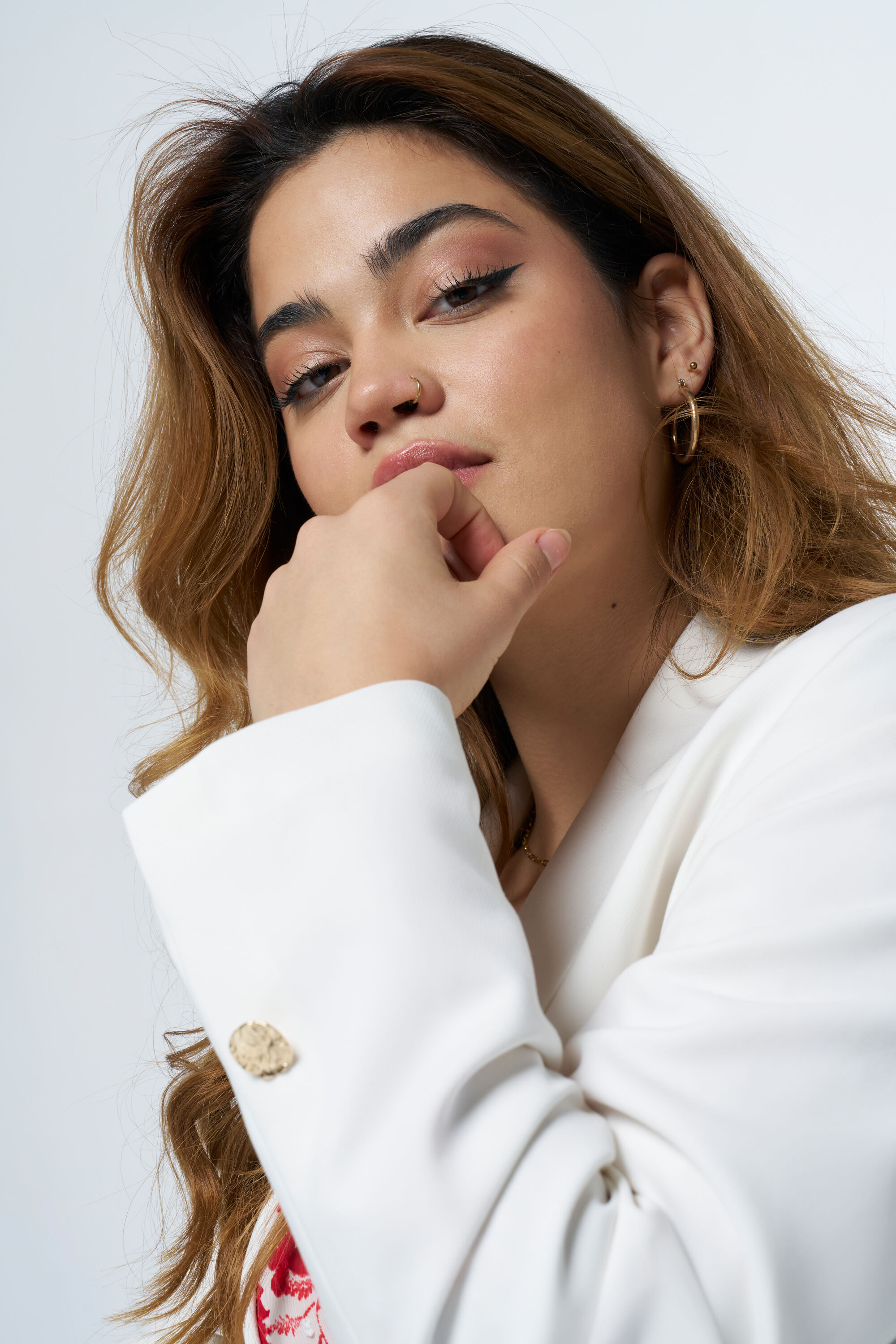 Americana holgada con bot&oacute;n dorado image number 4