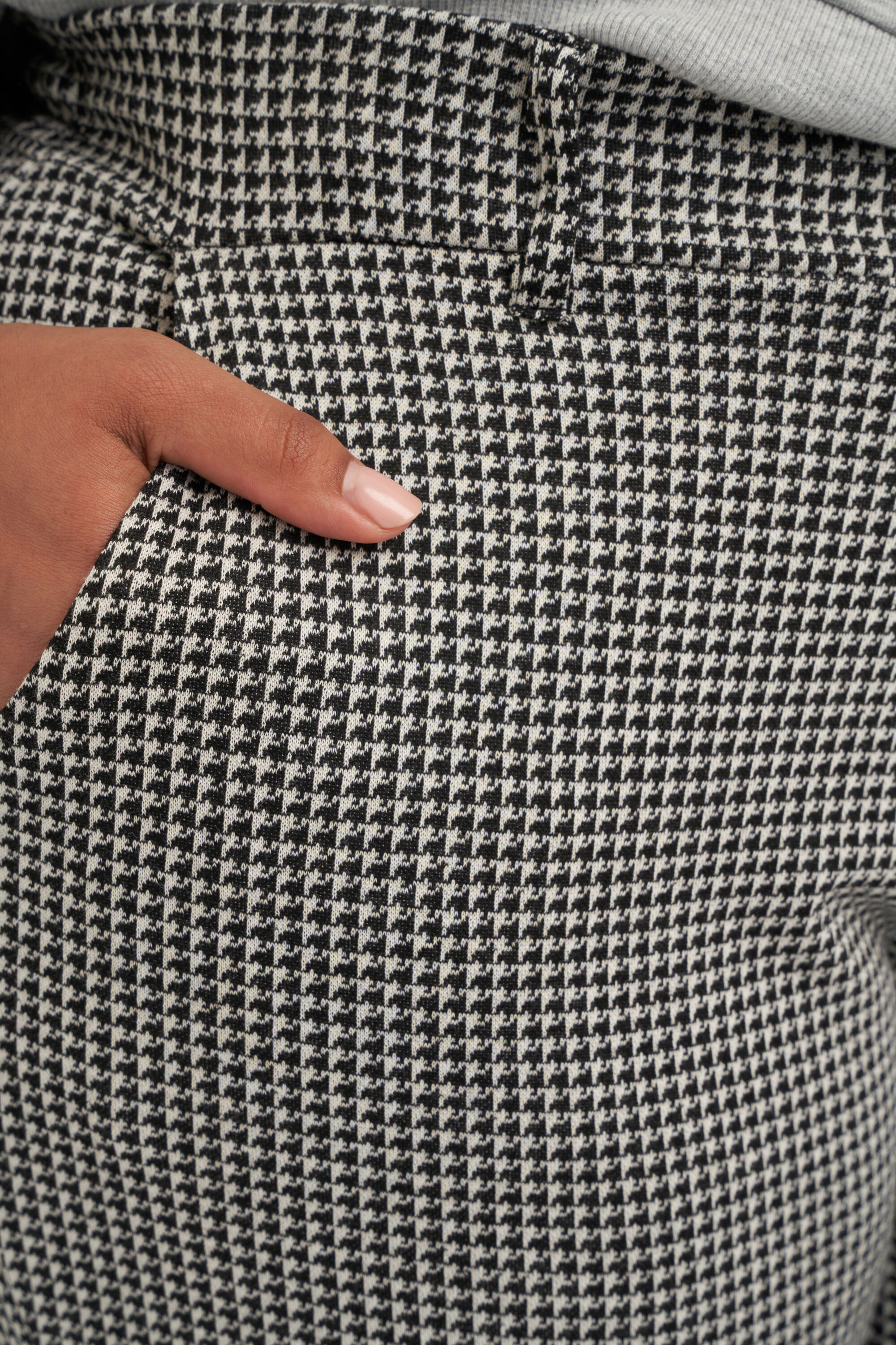 Pantalones de cuadros holgados image number 4