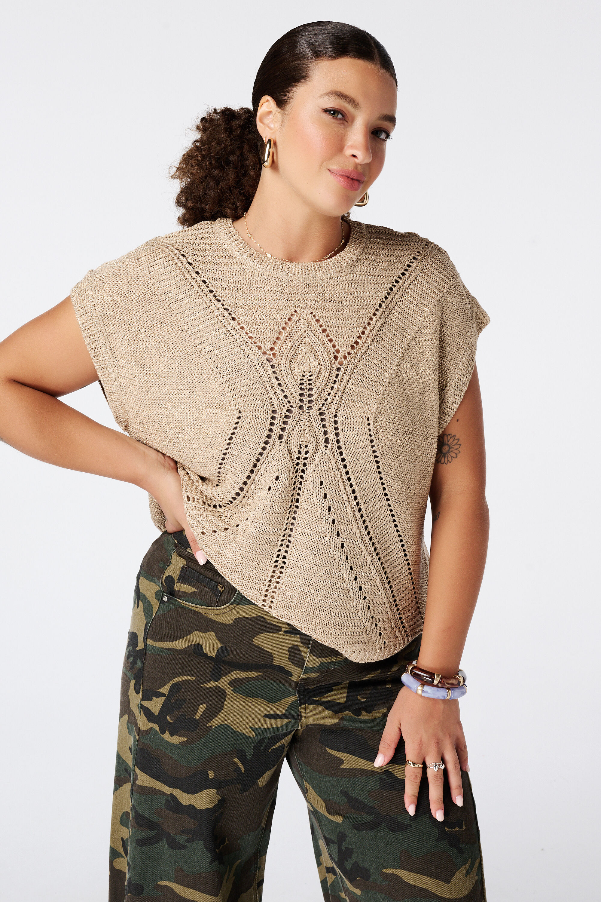 Jersey de crochet con mangas cortas