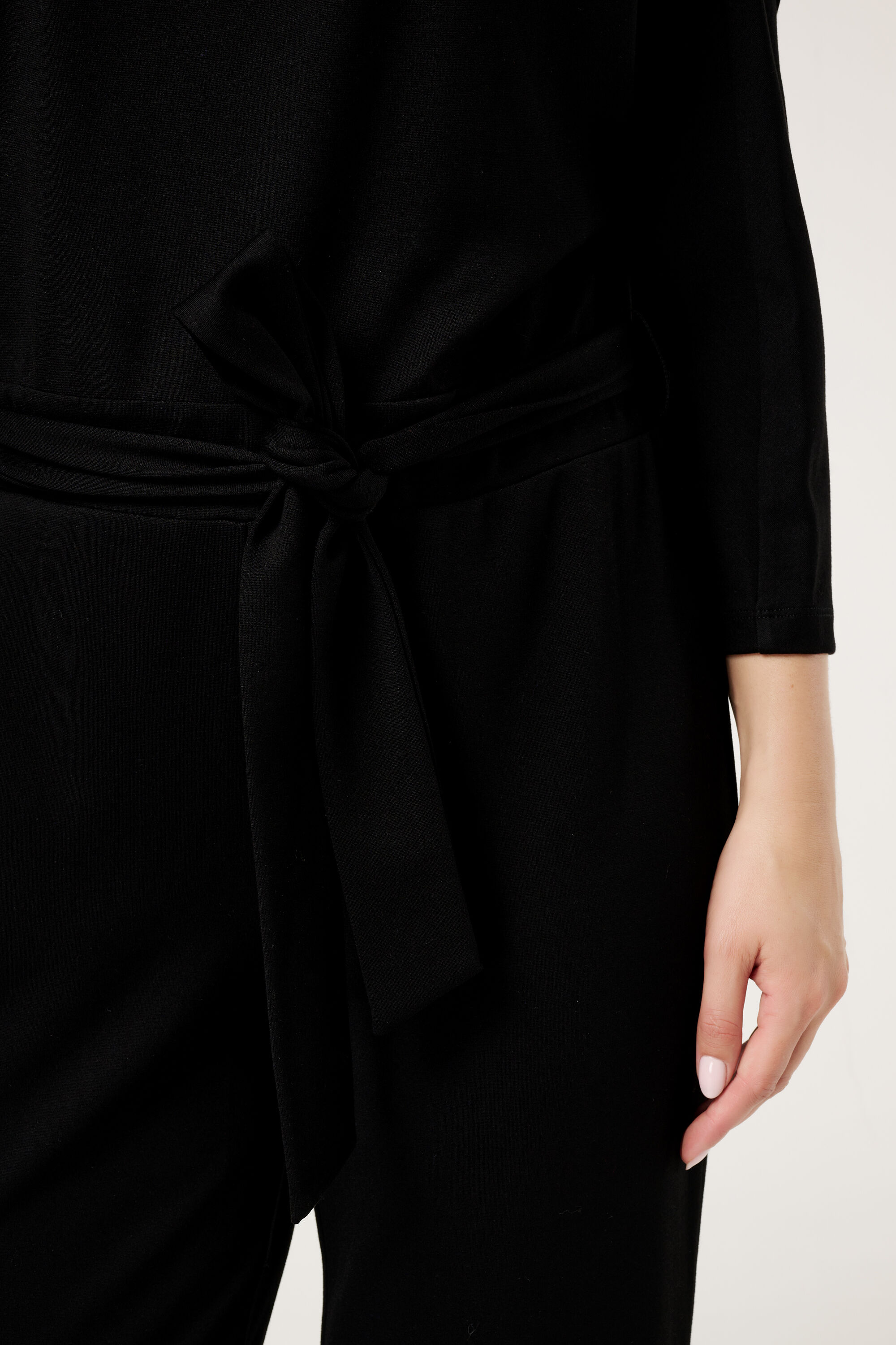 Mono con aberturas en los hombros  image number 4