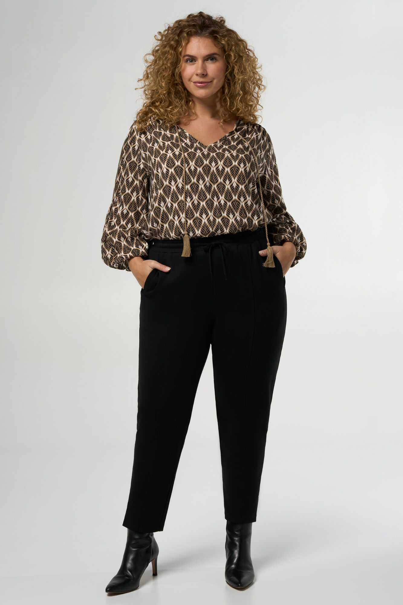 Pantalones jogger de corte holgado image number 6