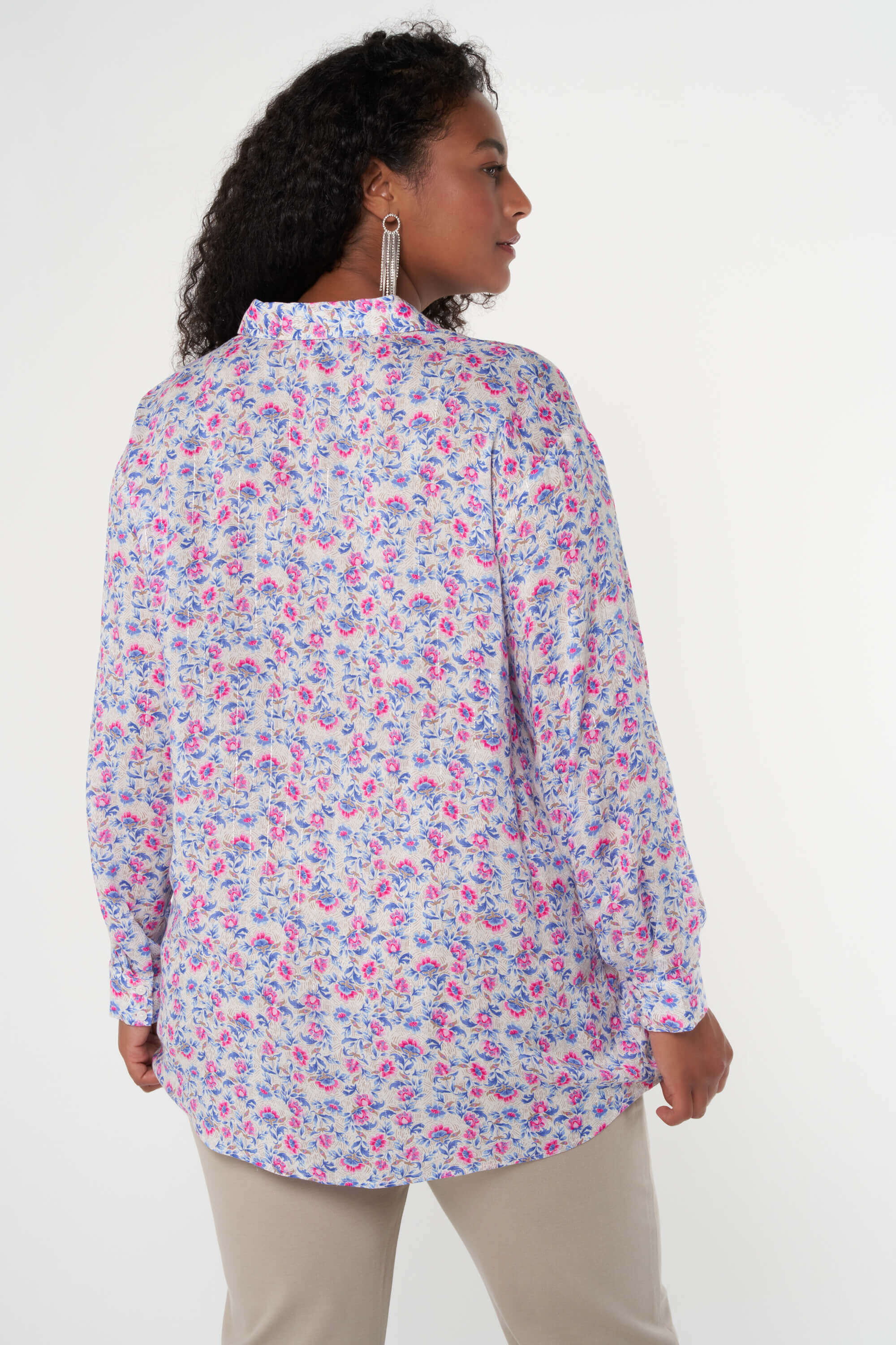Blusa ligera con estampado image number 3