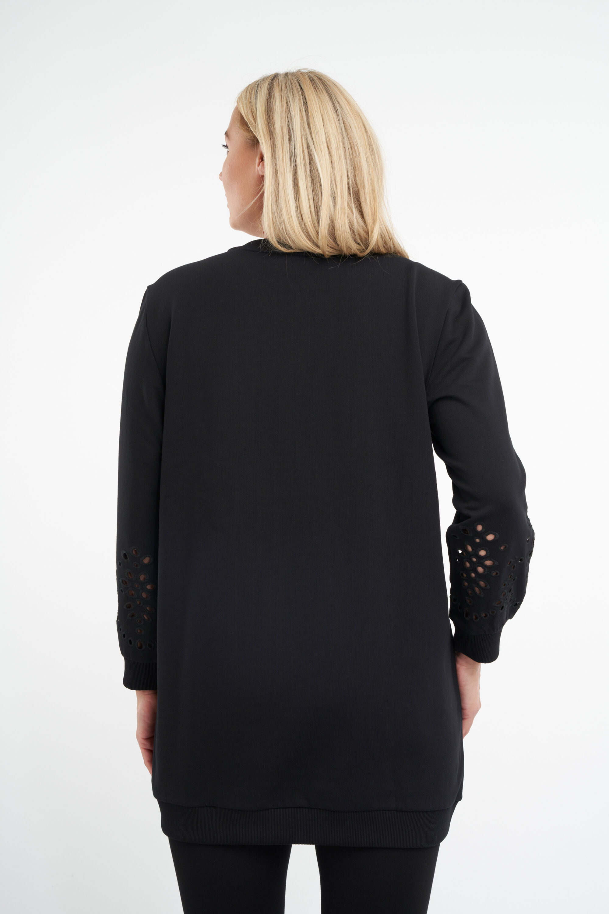 Su&eacute;ter con bordado image number 4