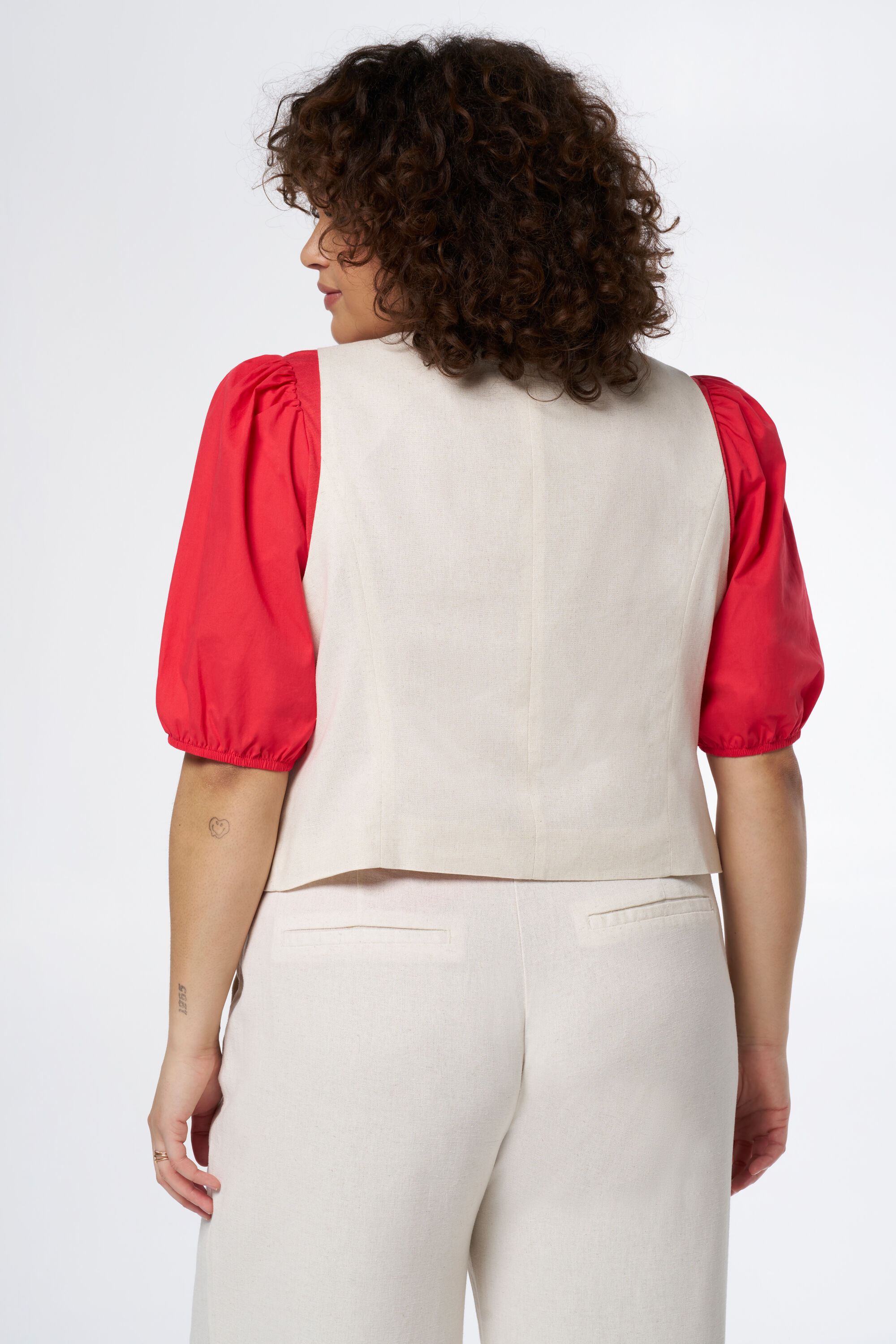 Chaleco de lino con botones carey image number 3