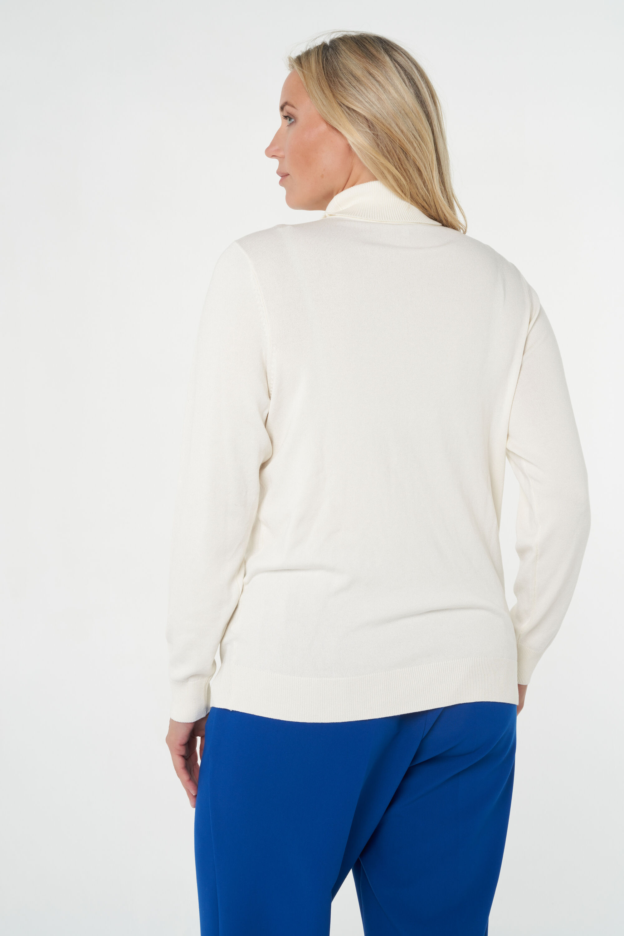 Jersey de cuello alto y punto fino image number 3