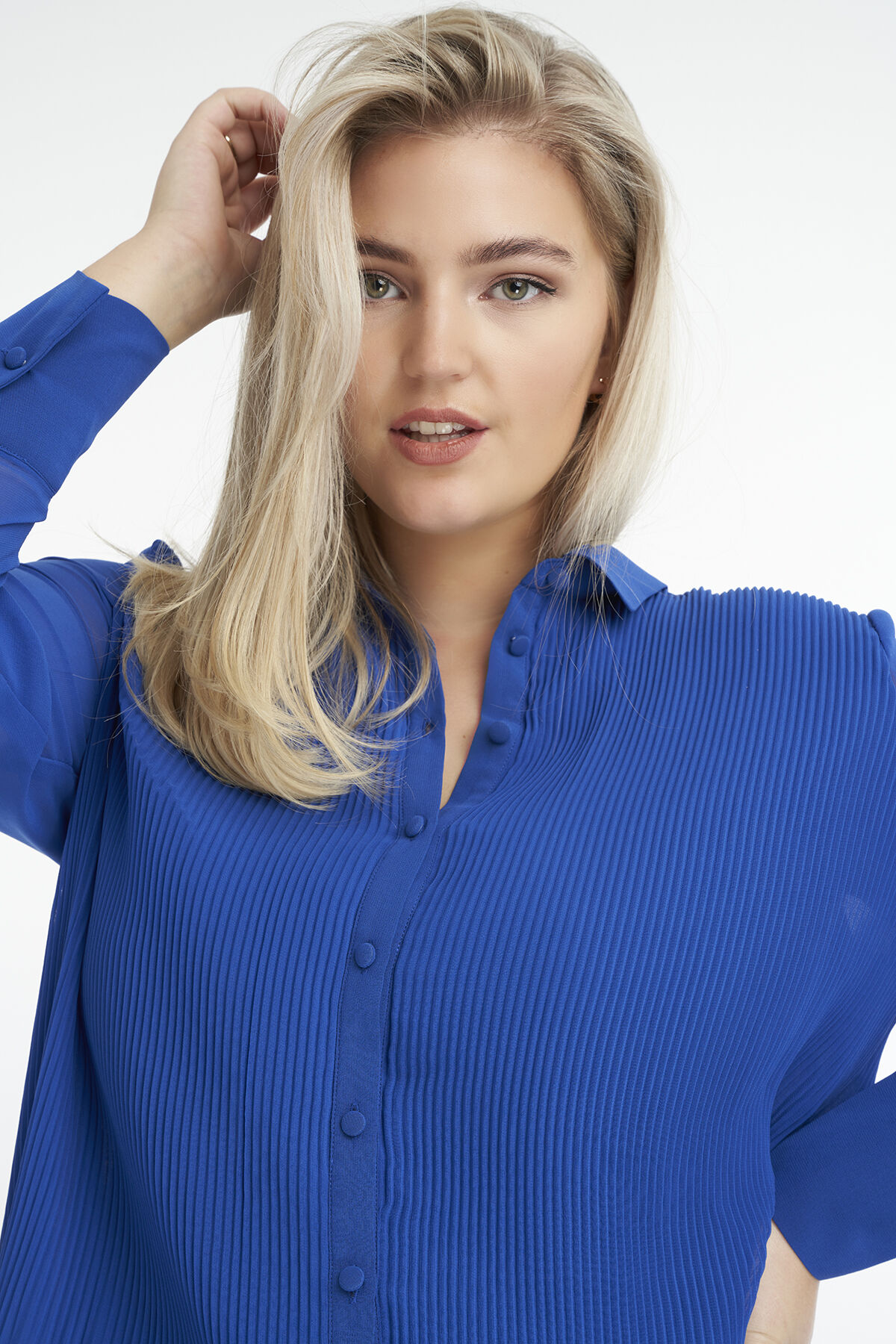 Blusa hecha de tejido plisado image number 4