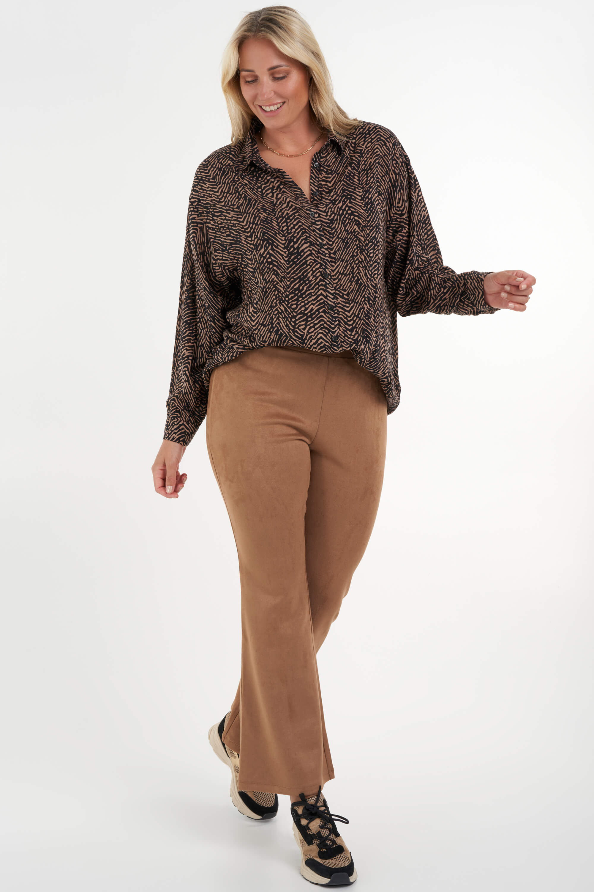 Leggings acampanados de ante image number 3