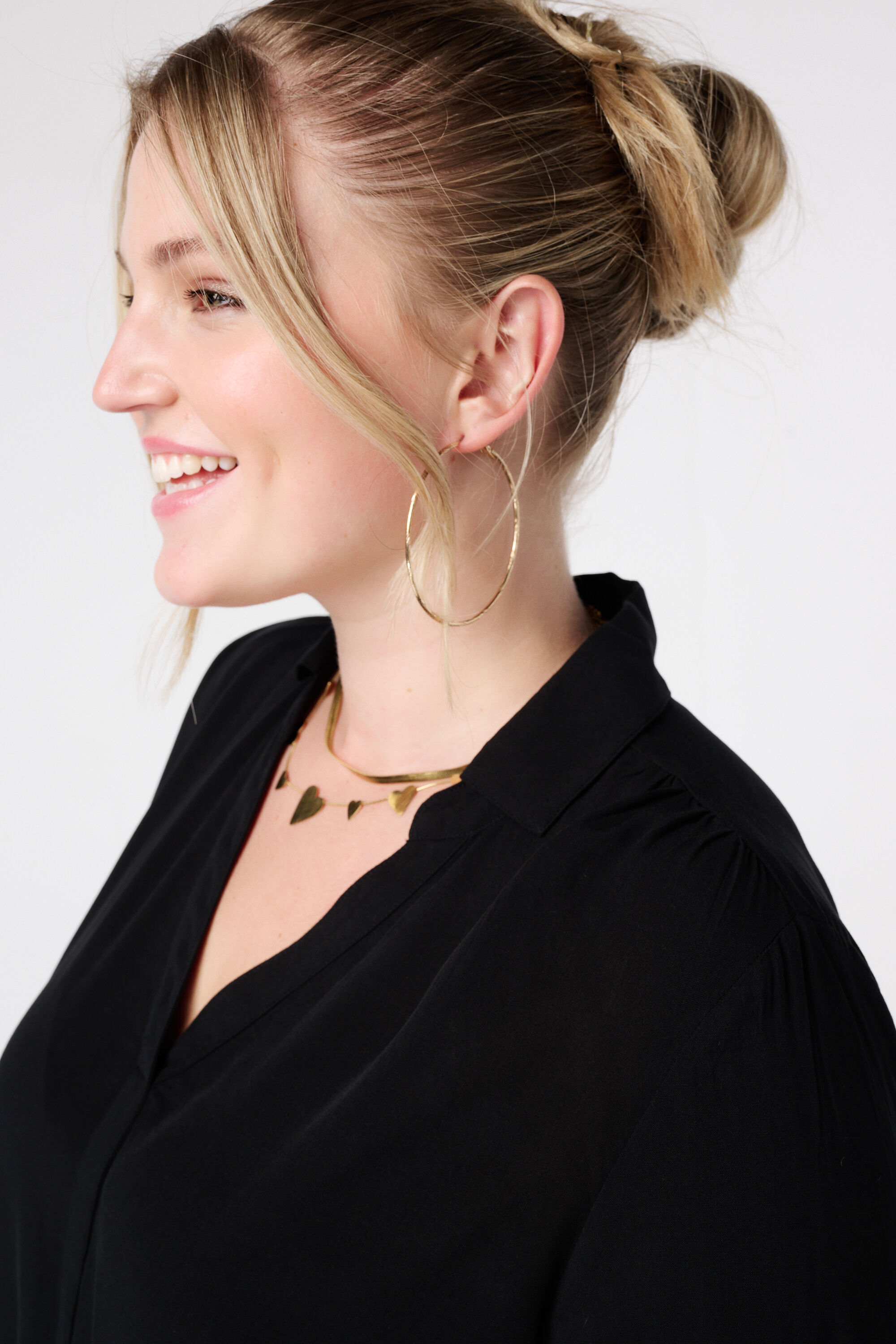 Blusa holgada con cuello en V image number 4