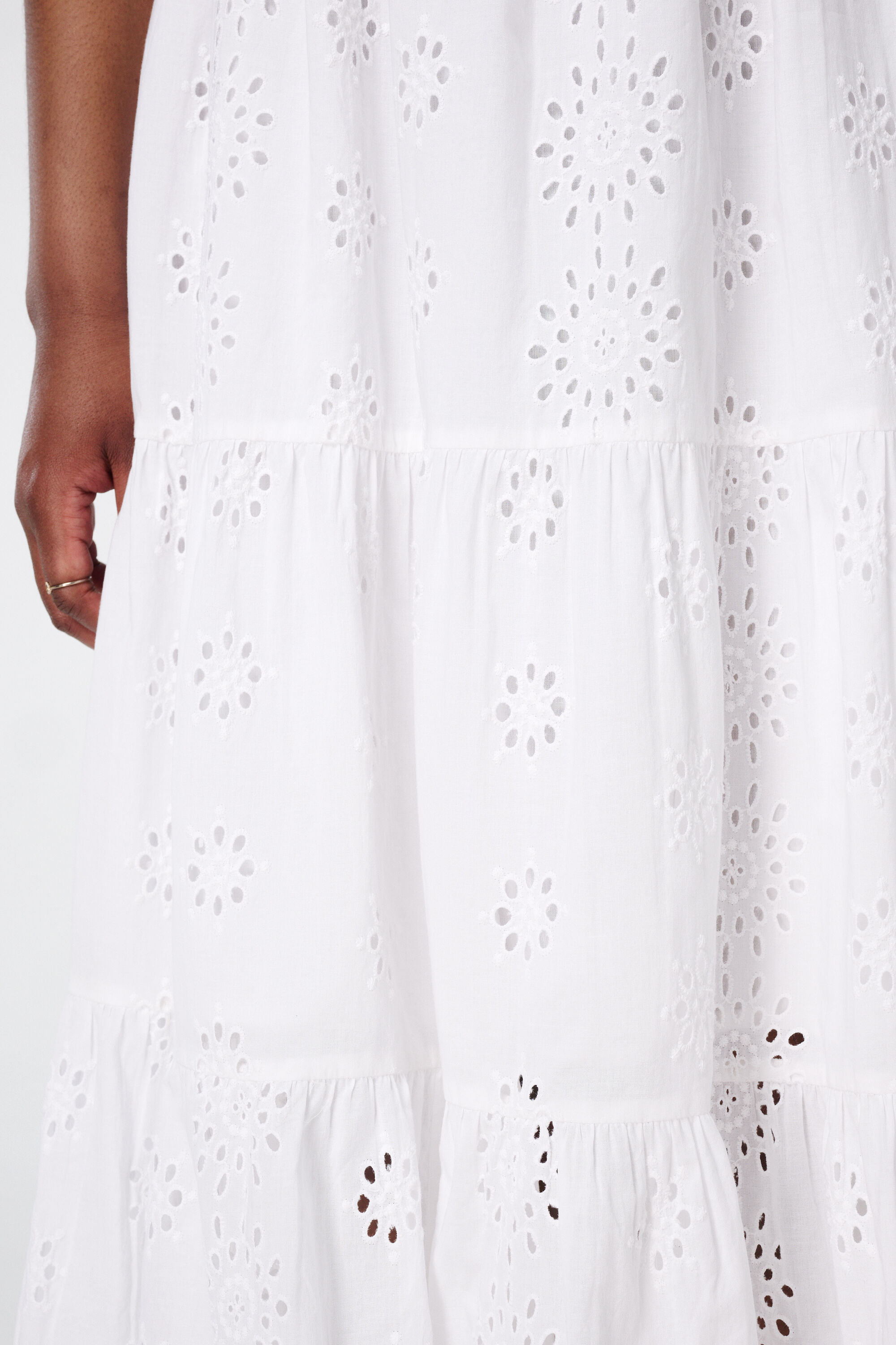 Vestido con patr&oacute;n bordado image number 5