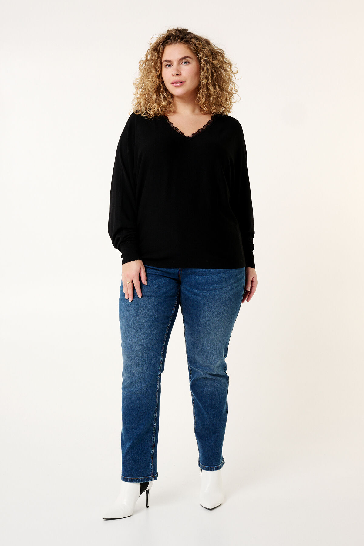 Su&eacute;ter con detalles de encaje image number 6