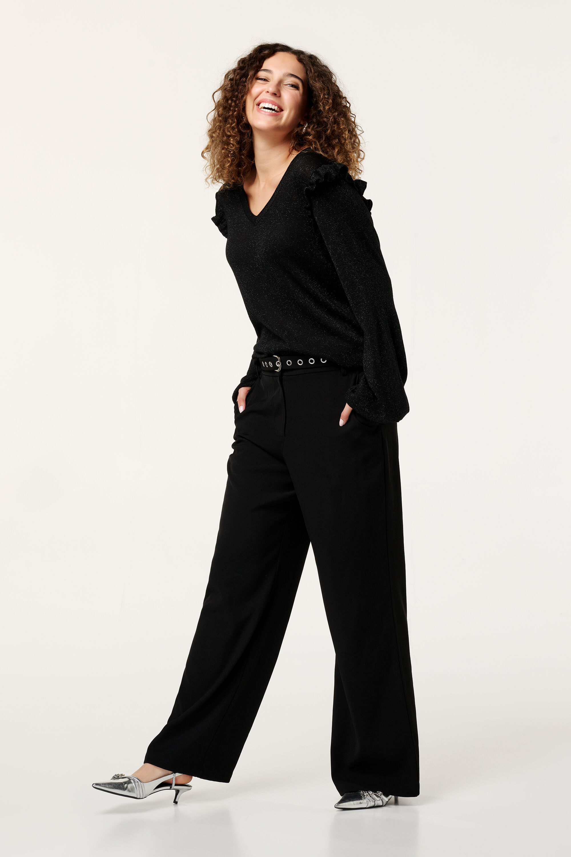 Su&eacute;ter con volantes y purpurina image number 5