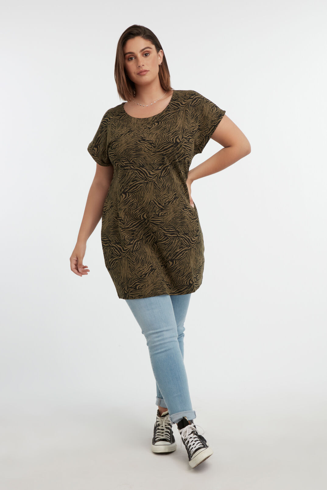 Camiseta larga estampada image number 3