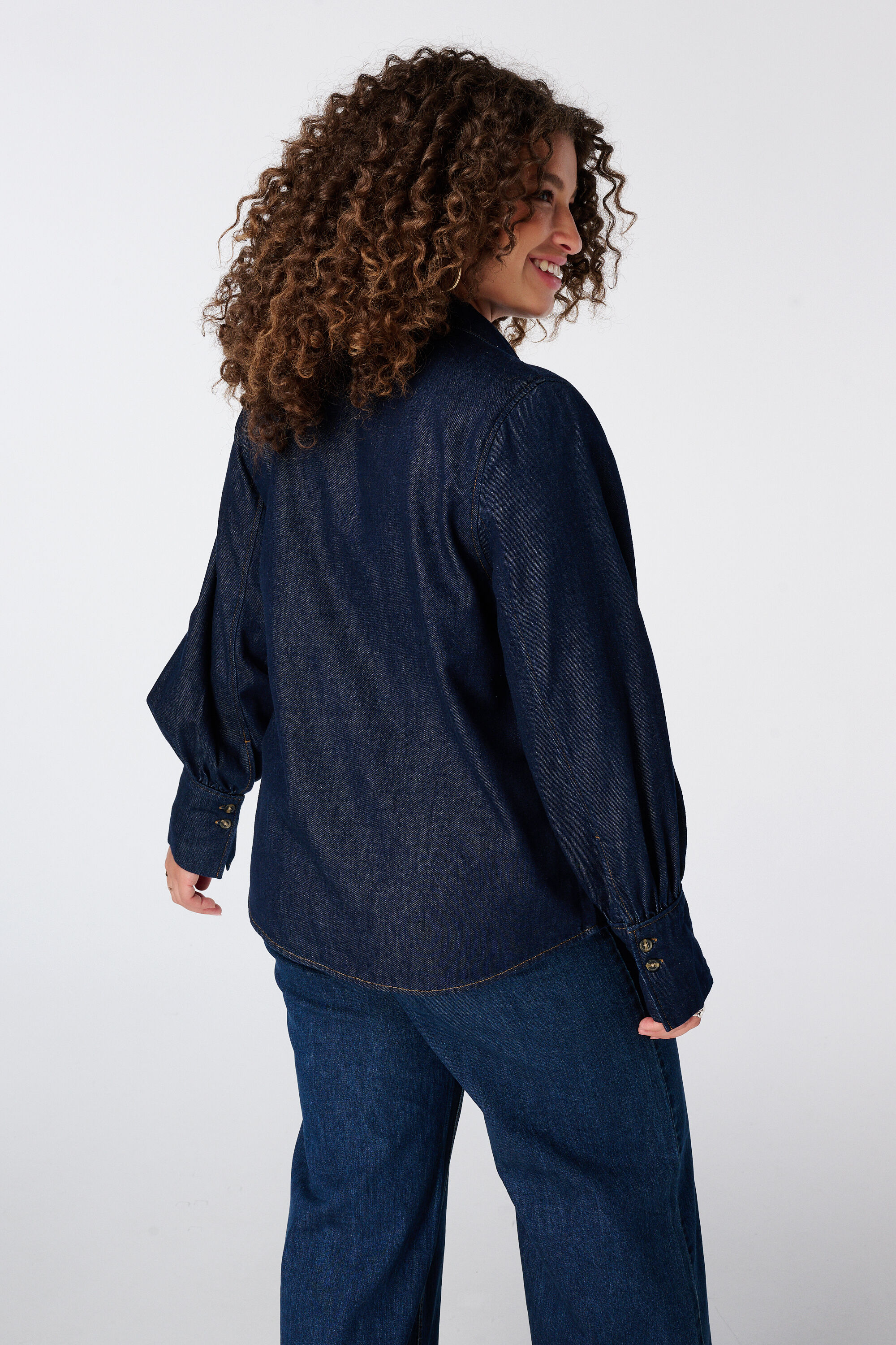 Blusa vaquera con pa&ntilde;uelo image number 3
