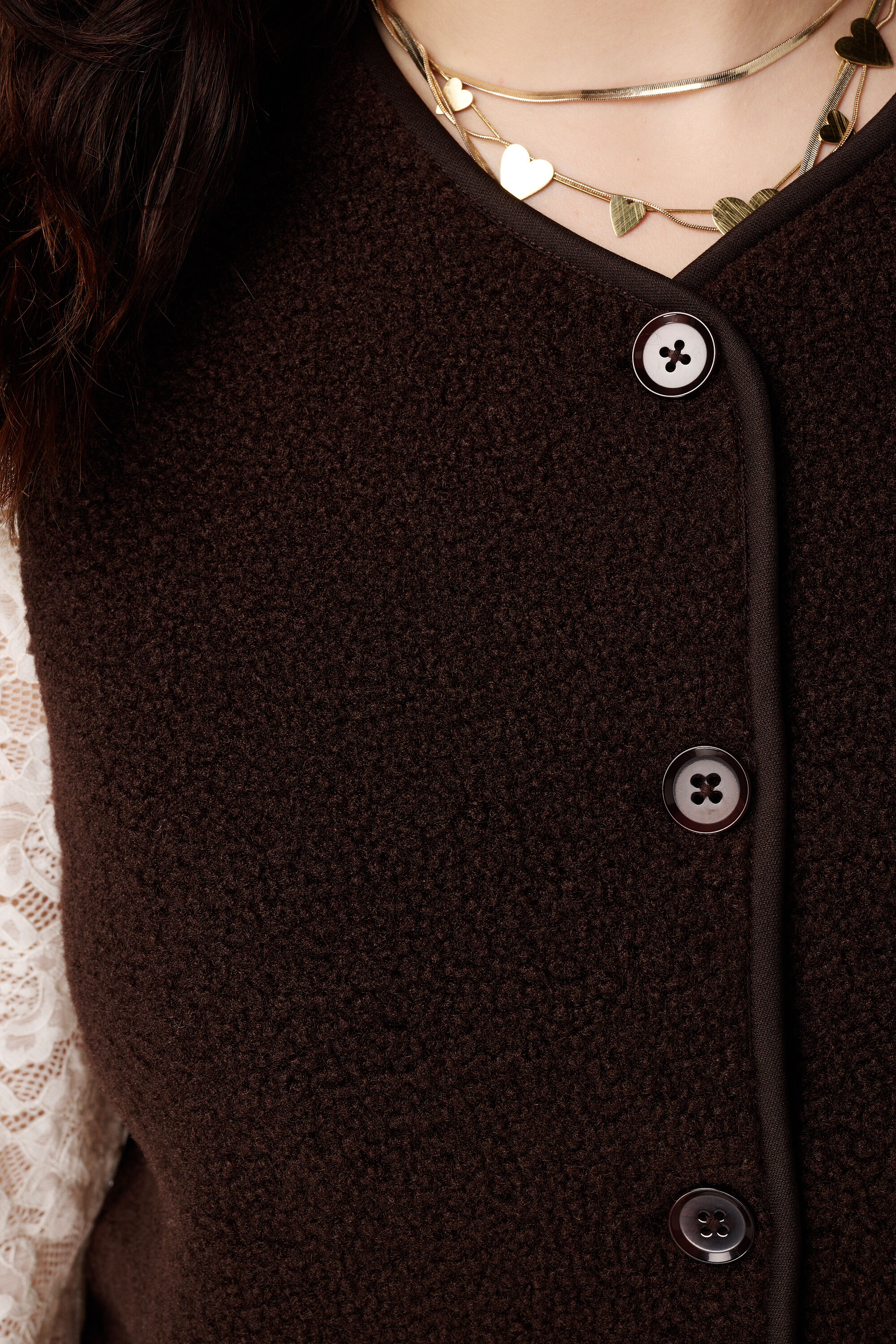 Chaleco teddy con cierre de botones image number 6