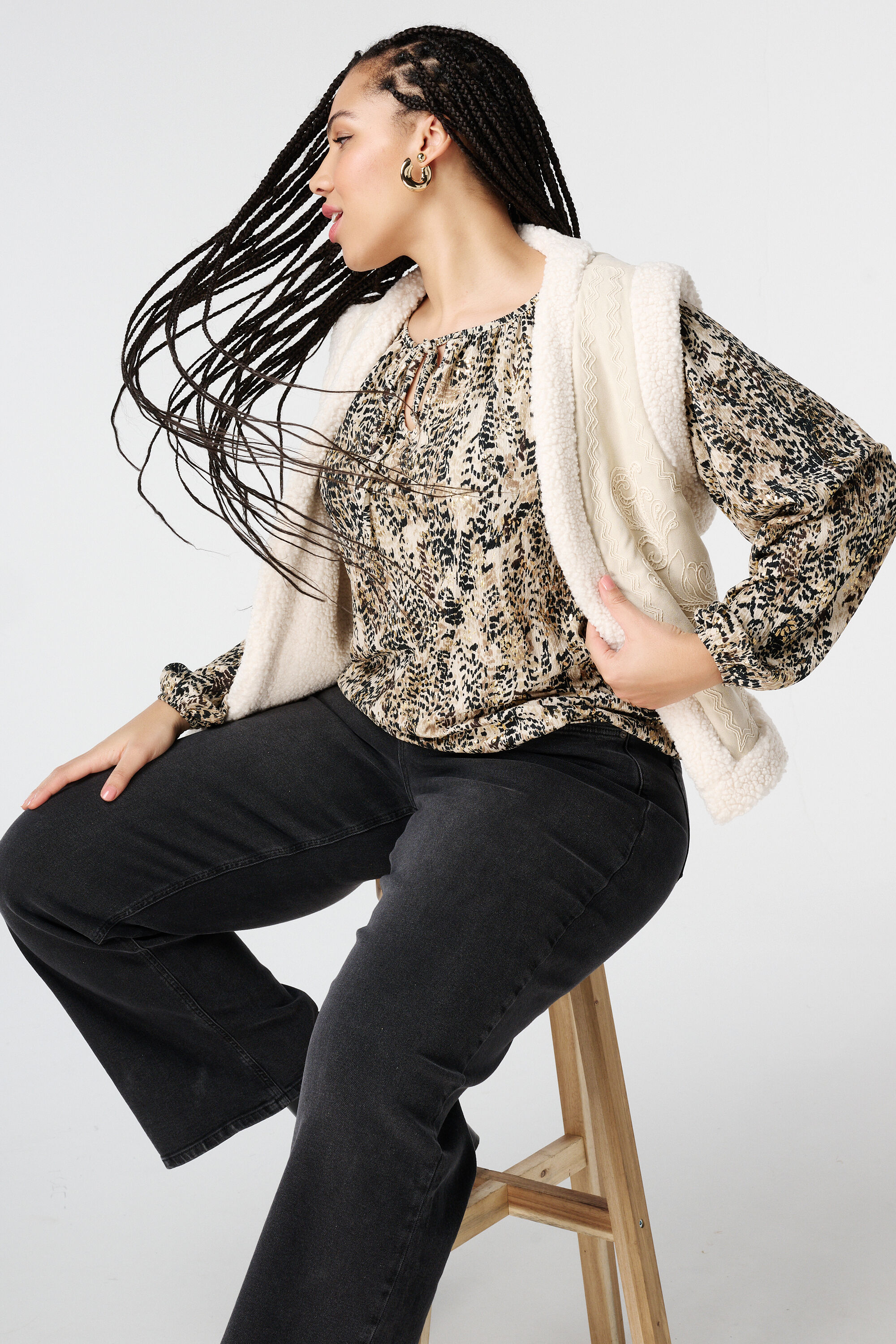 Top con detalles met&aacute;licos image number 6