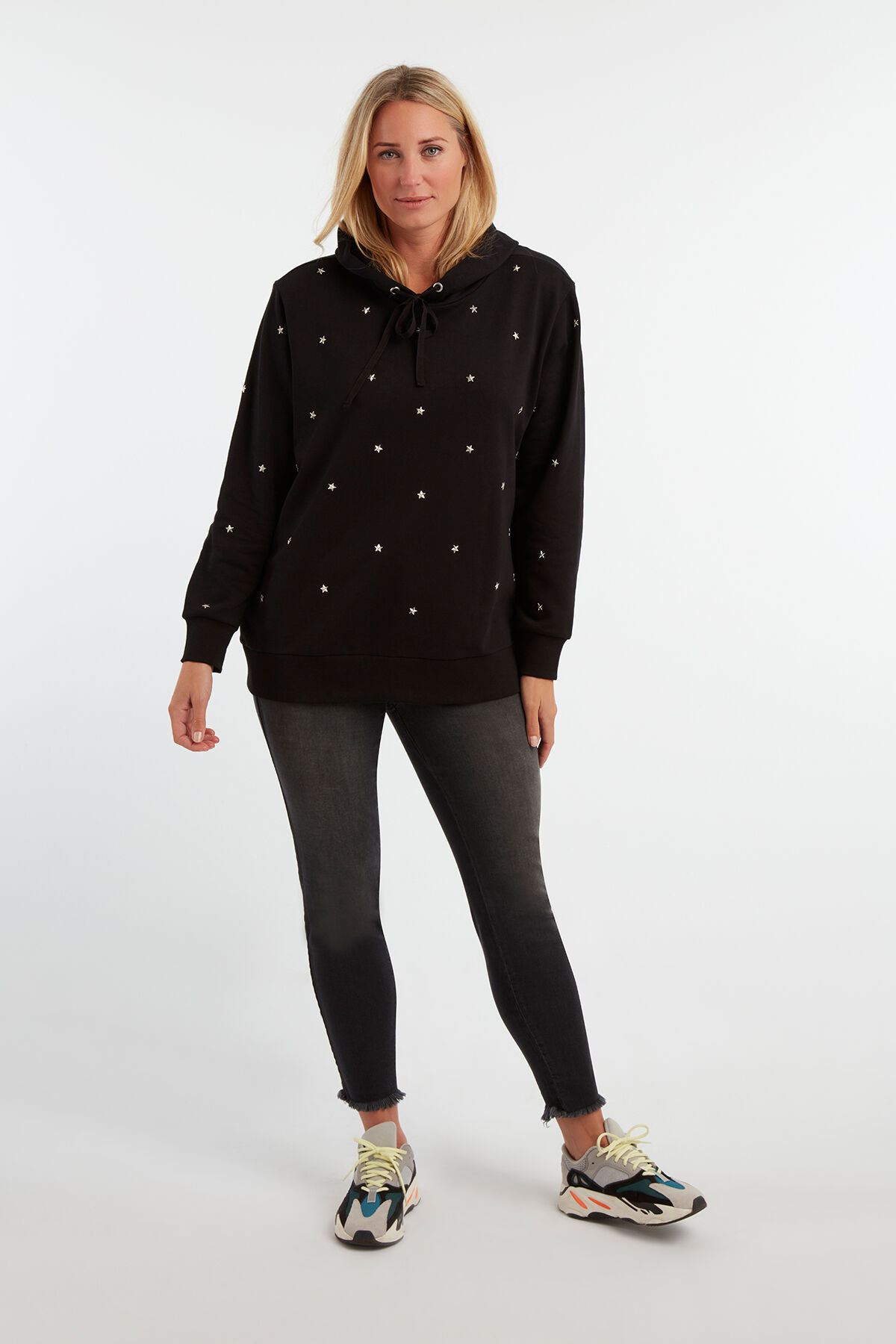 Su&eacute;ter de estrellas con capucha image number 3