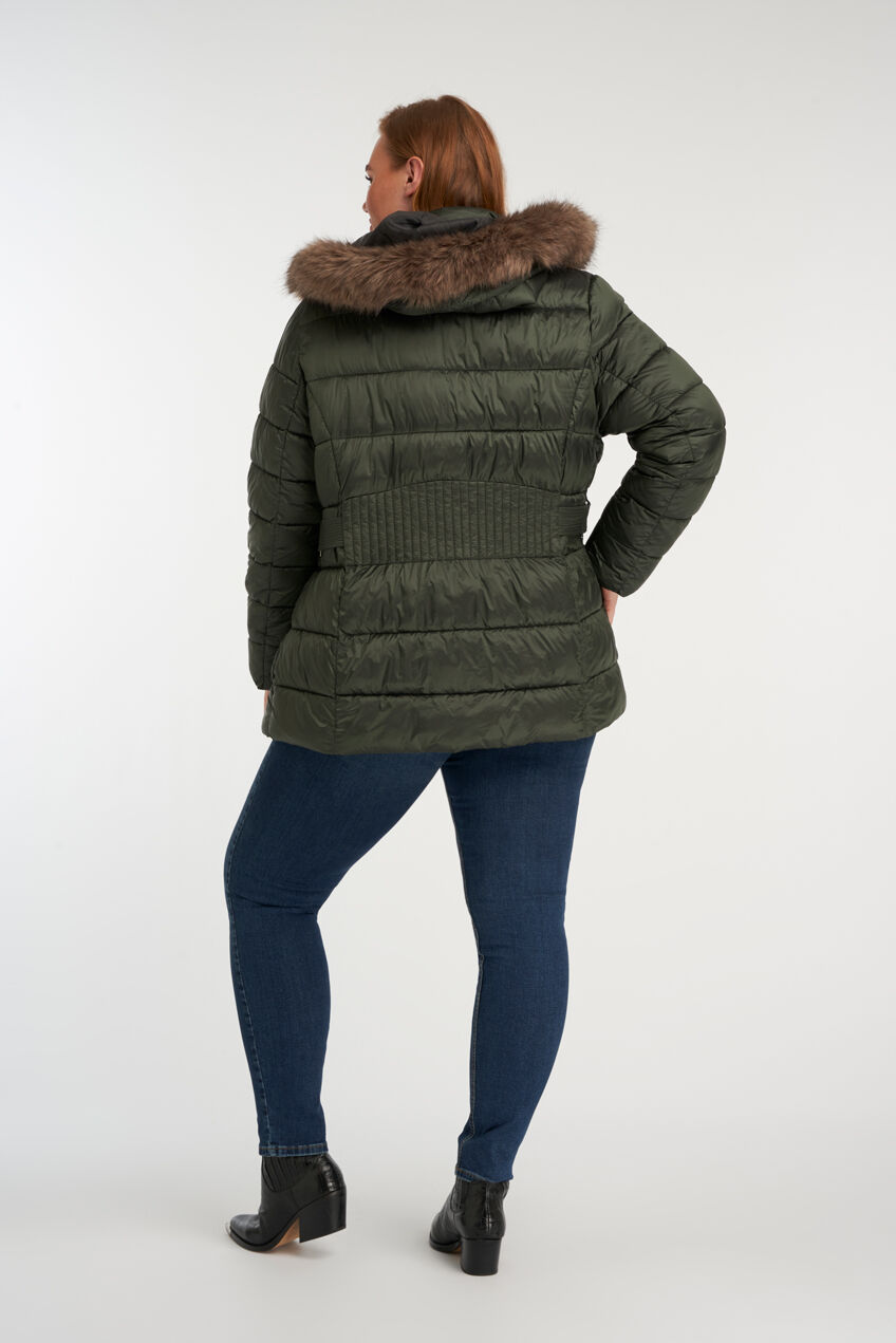 Chaqueta acolchada con capucha  image number 3