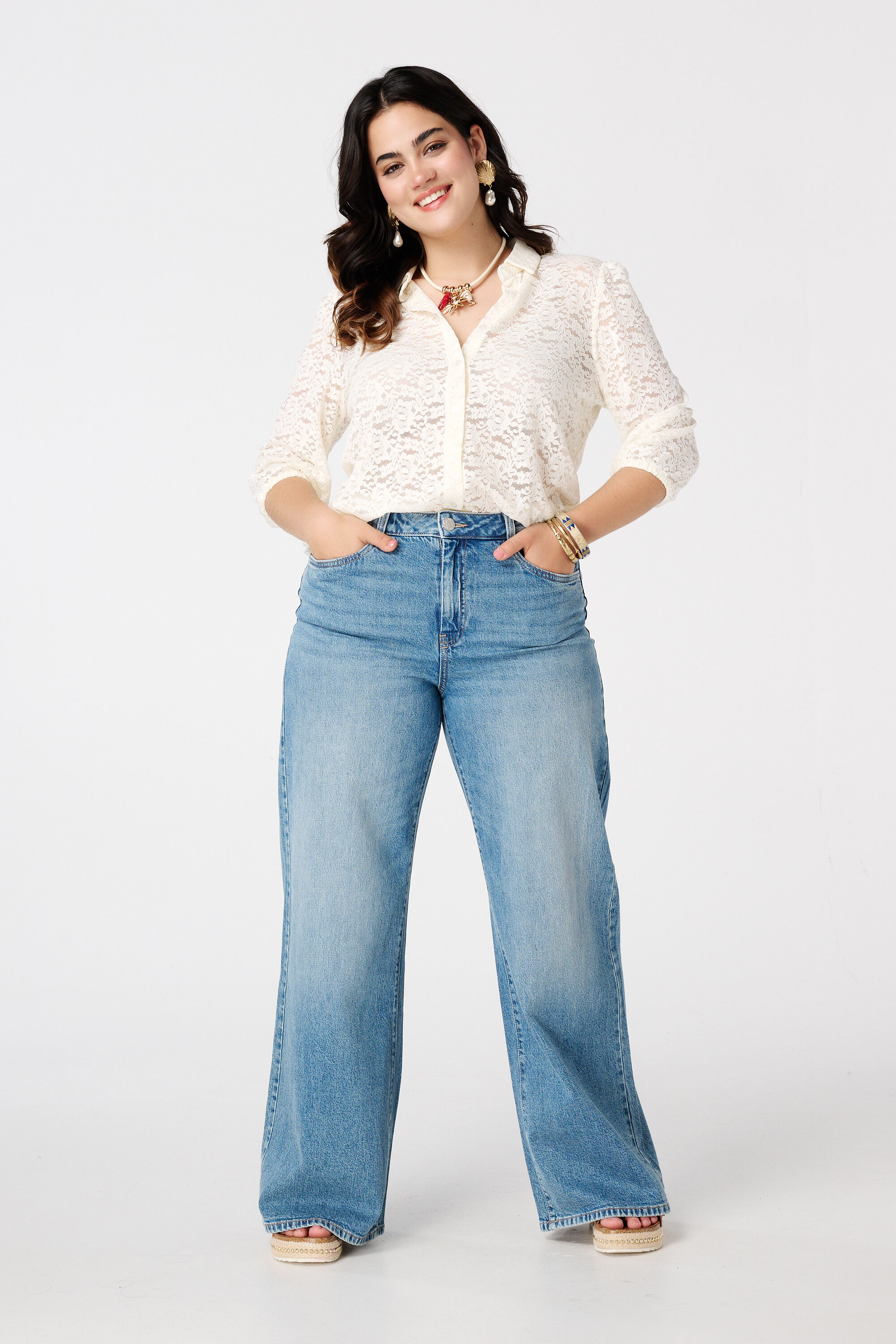 Blusa con encaje image number 5