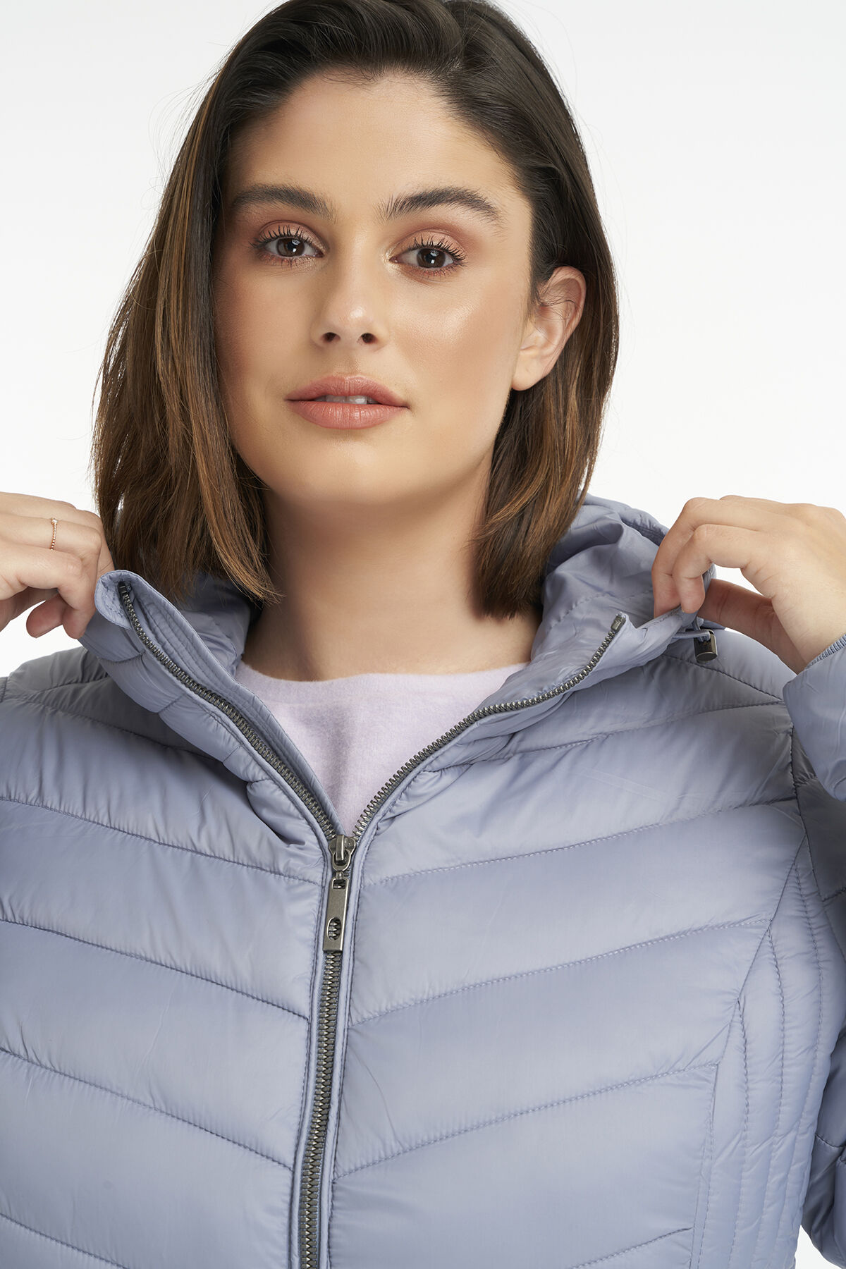 Chaqueta acolchada con capucha  image number 4