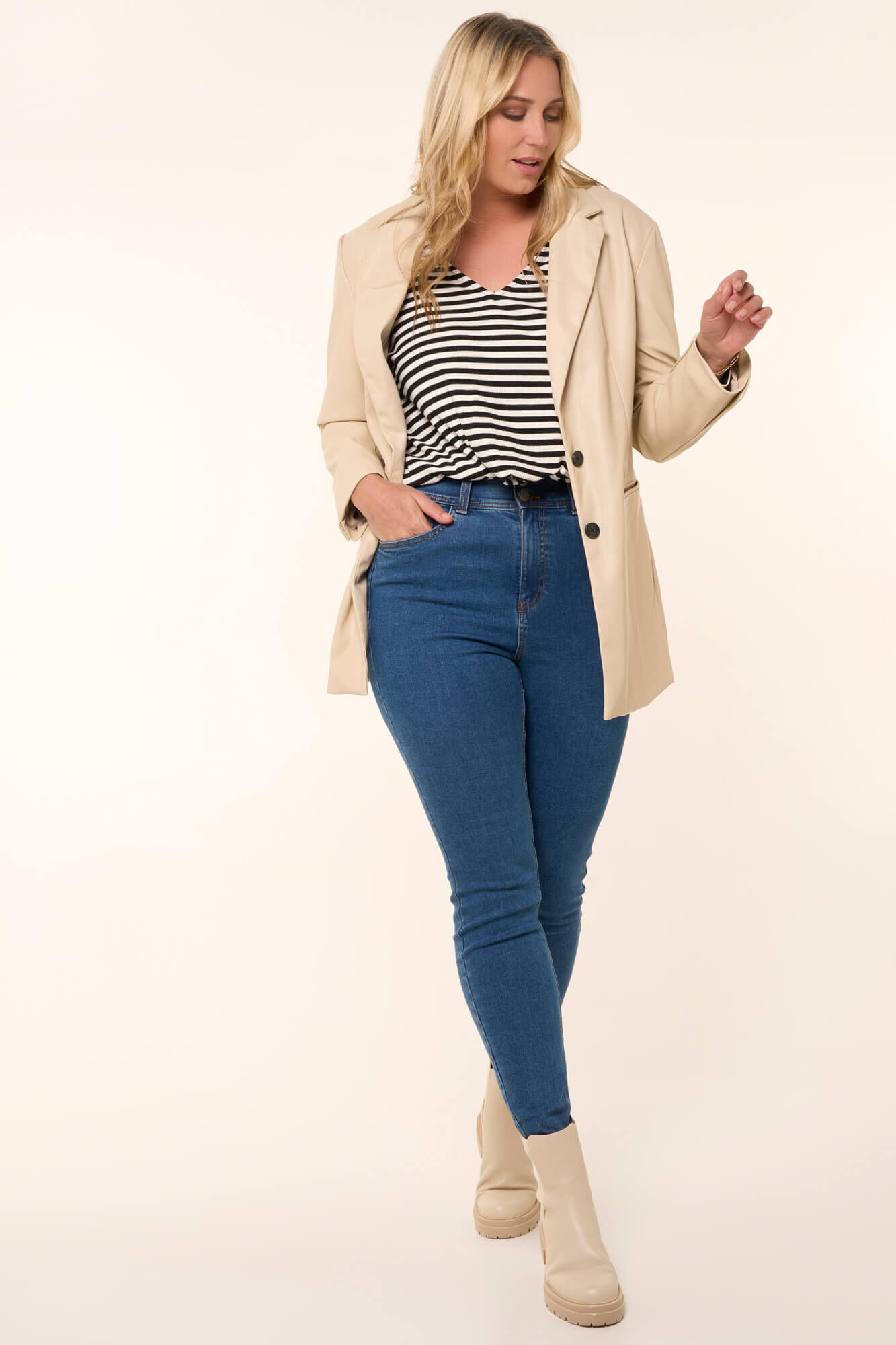 Vaqueros SCULPTS de corte pitillo moldeadores image number 7