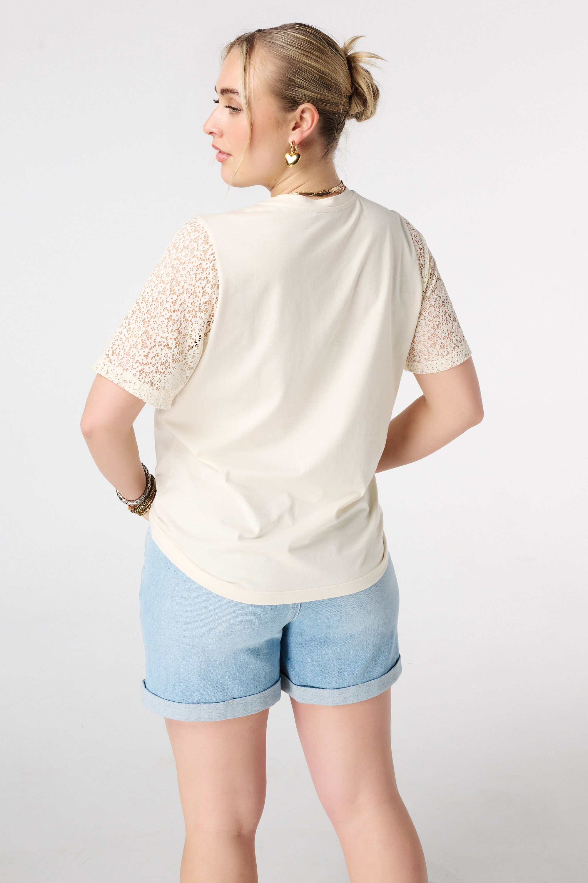 Camiseta con mangas de encaje image number 3